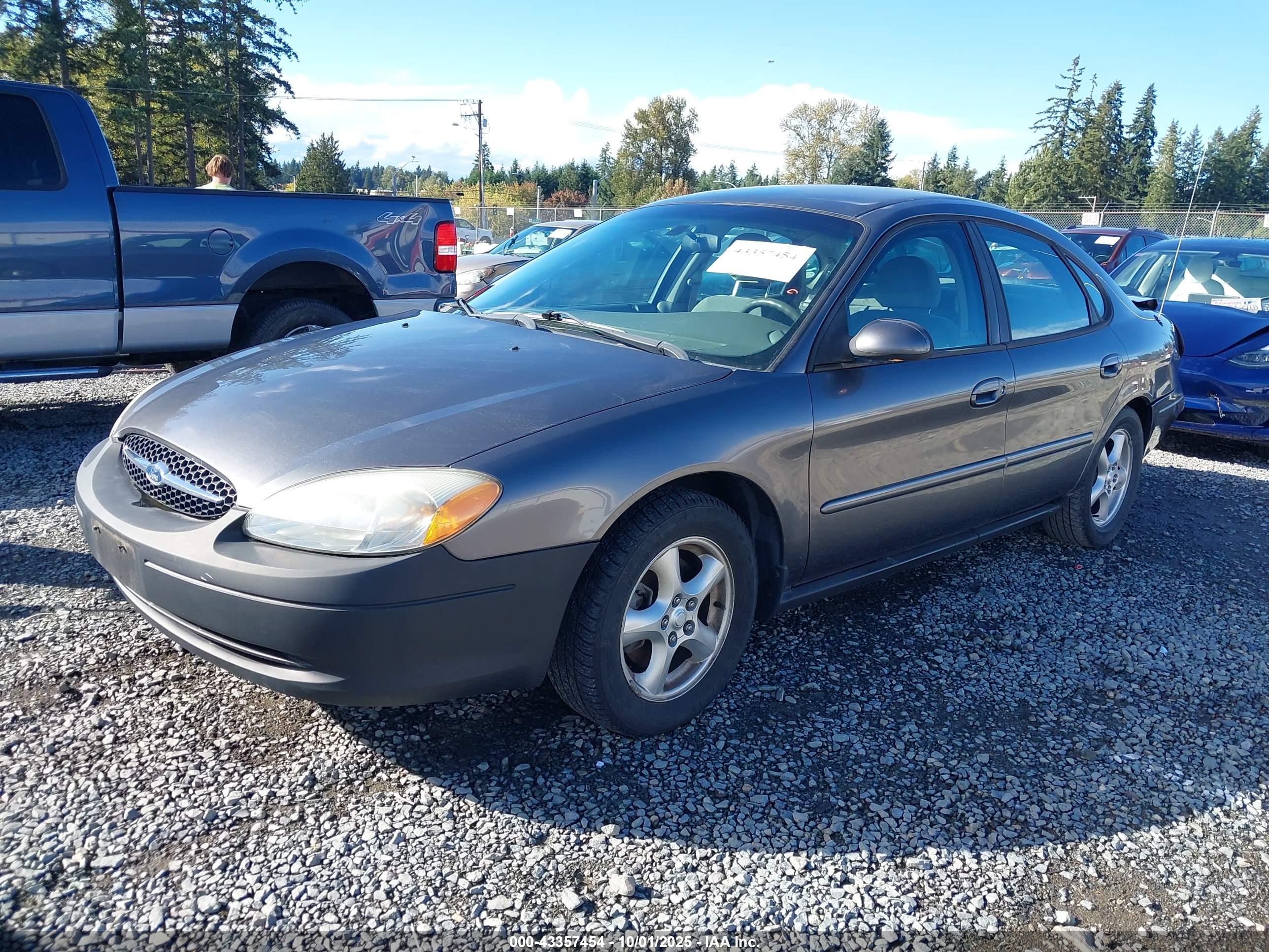 FORD TAURUS image 2