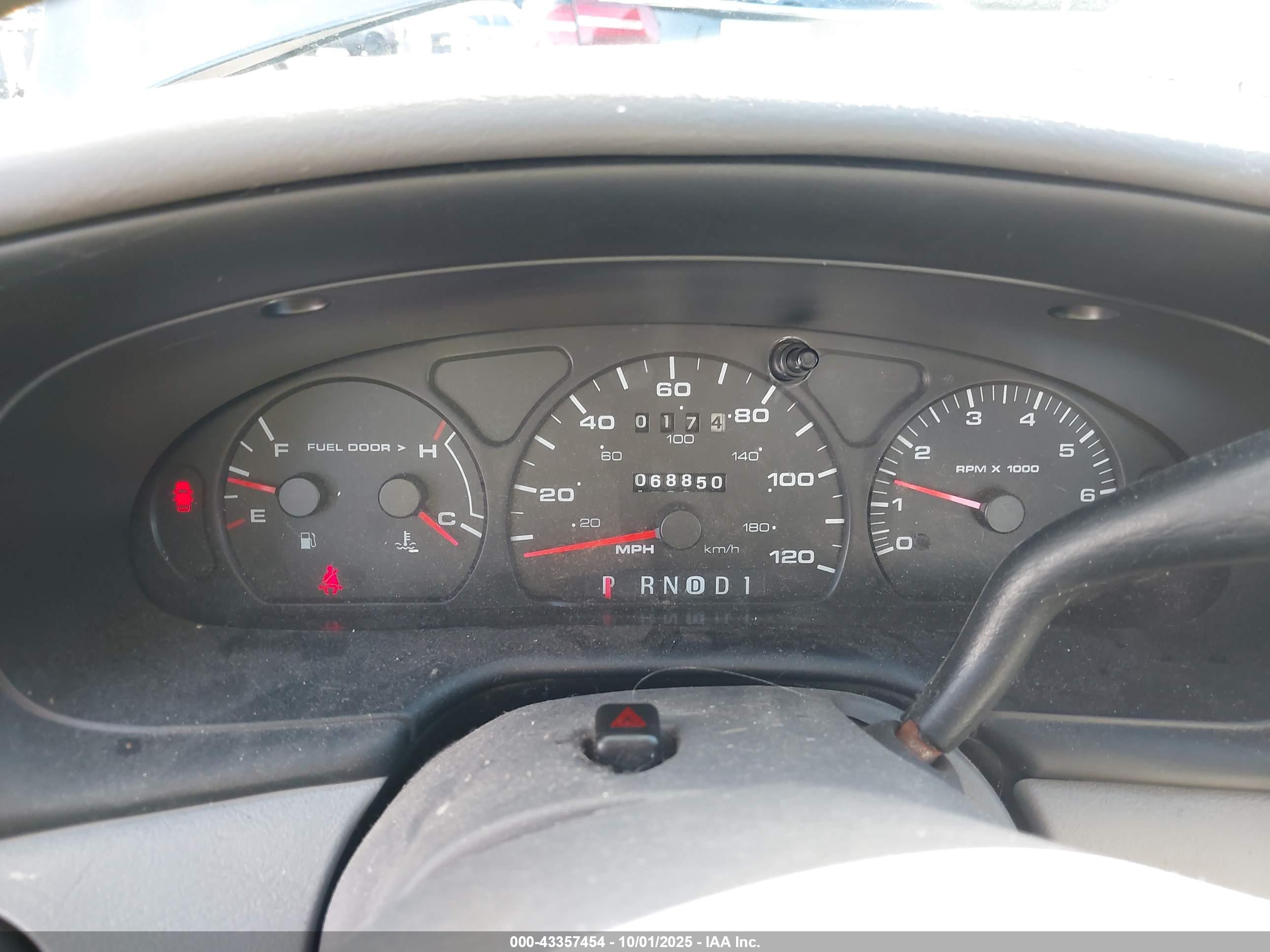 FORD TAURUS image 7