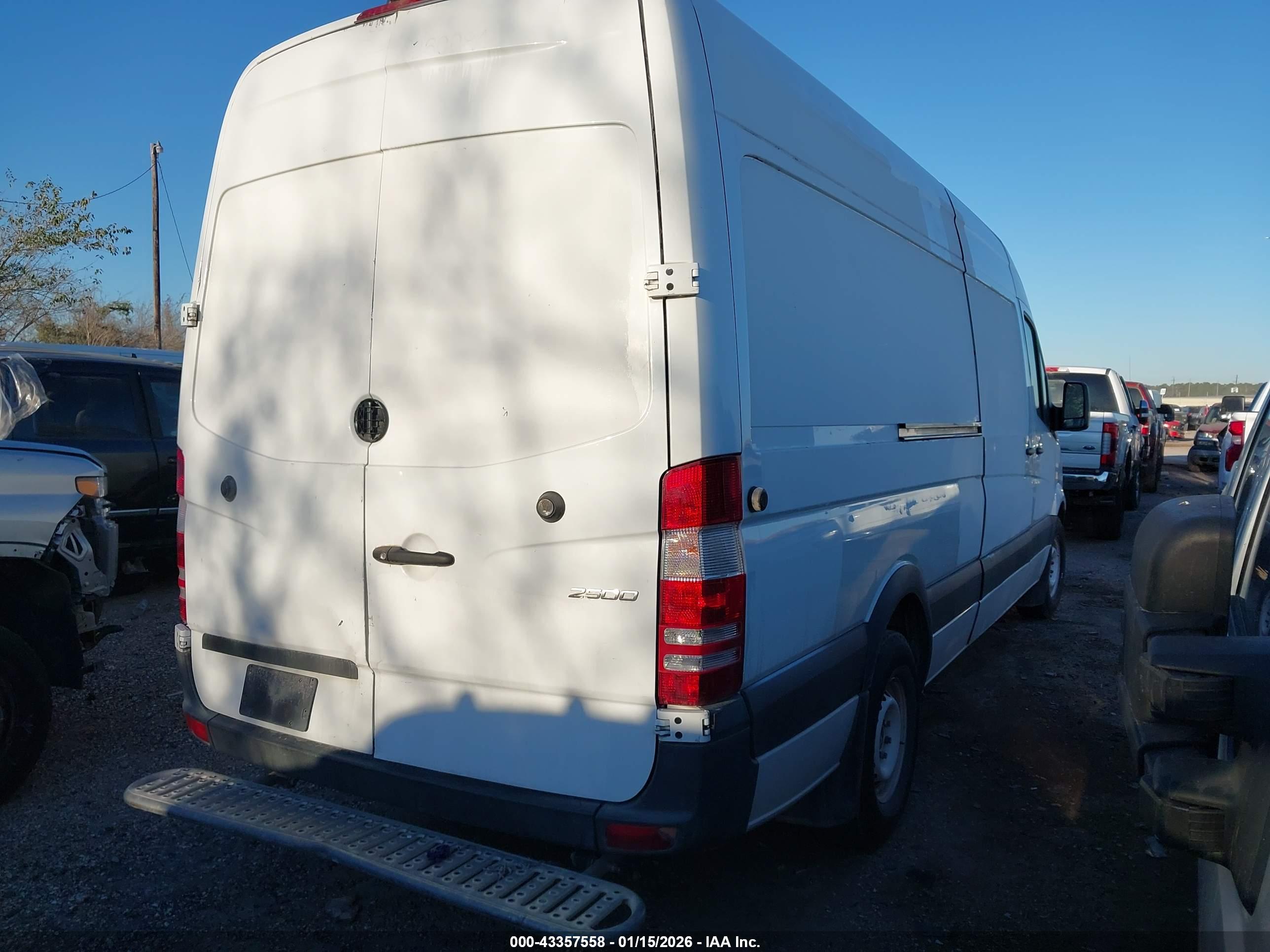 MERCEDES-BENZ SPRINTER image 4