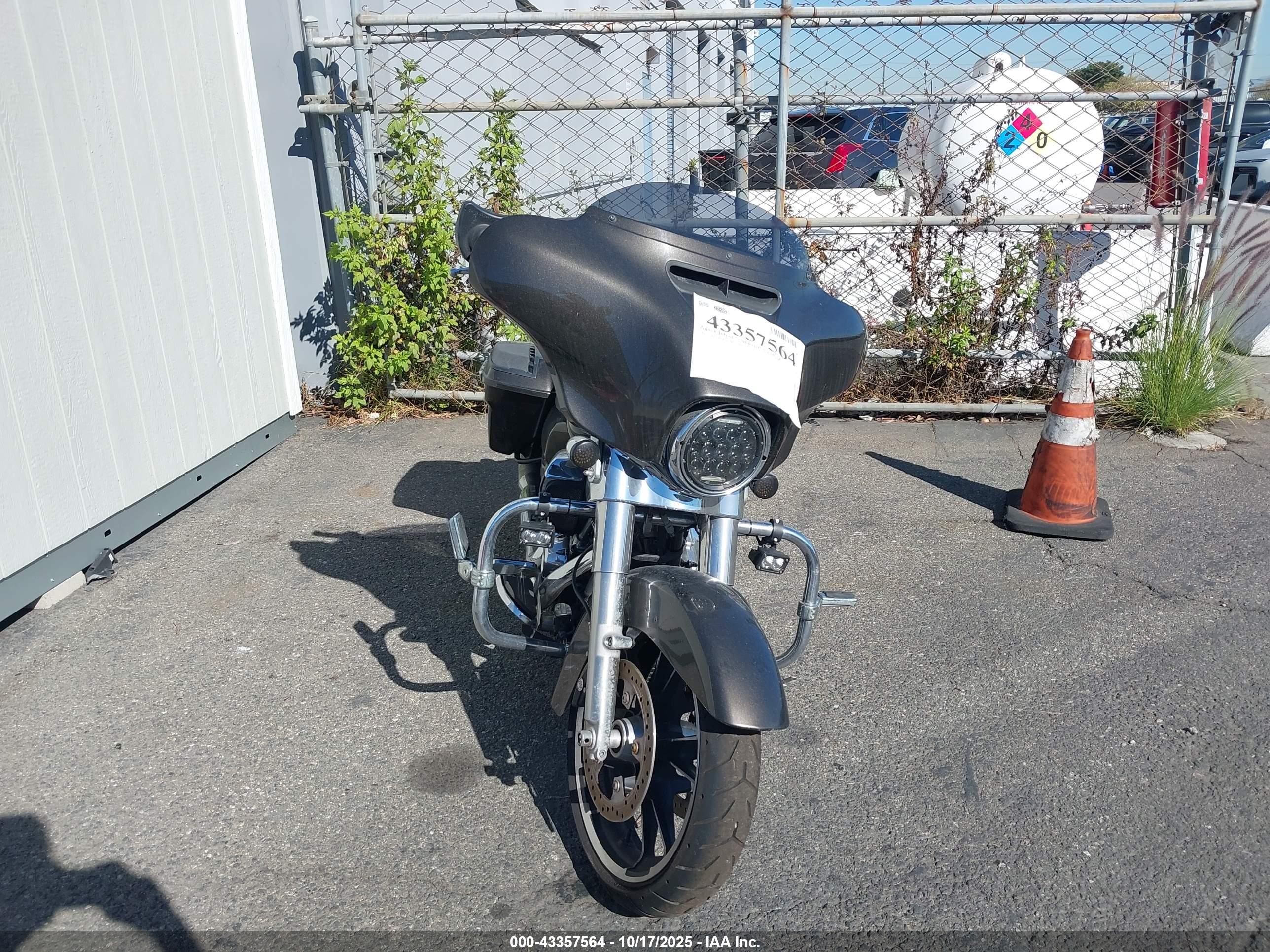 HARLEY-DAVIDSON FLHX image 5