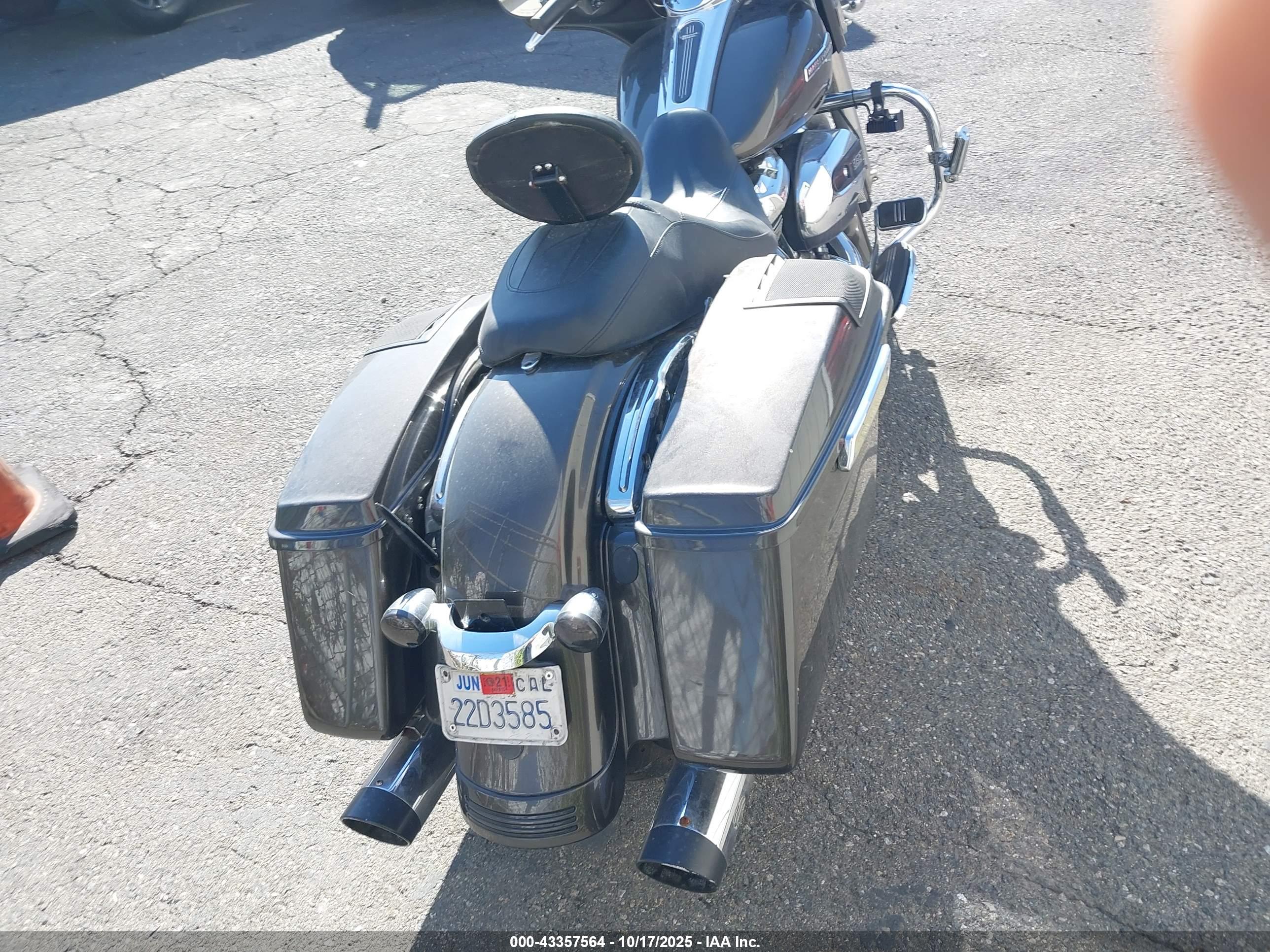 HARLEY-DAVIDSON FLHX image 6