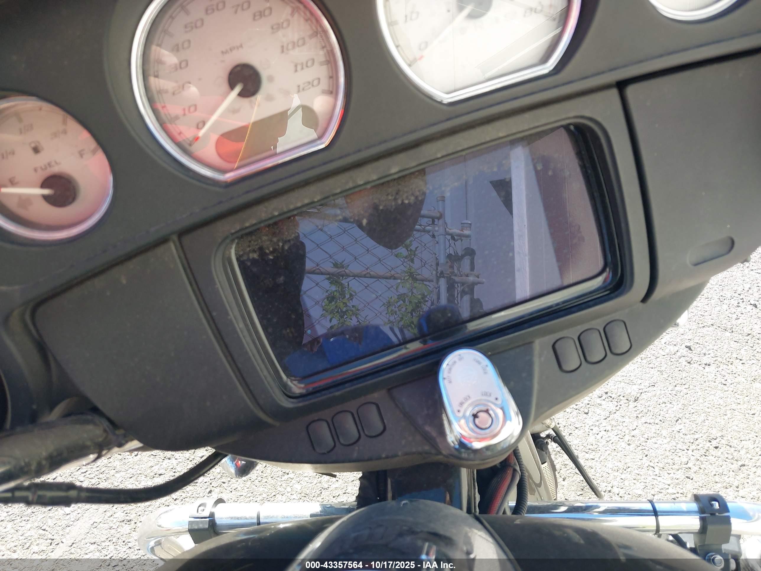 HARLEY-DAVIDSON FLHX image 7