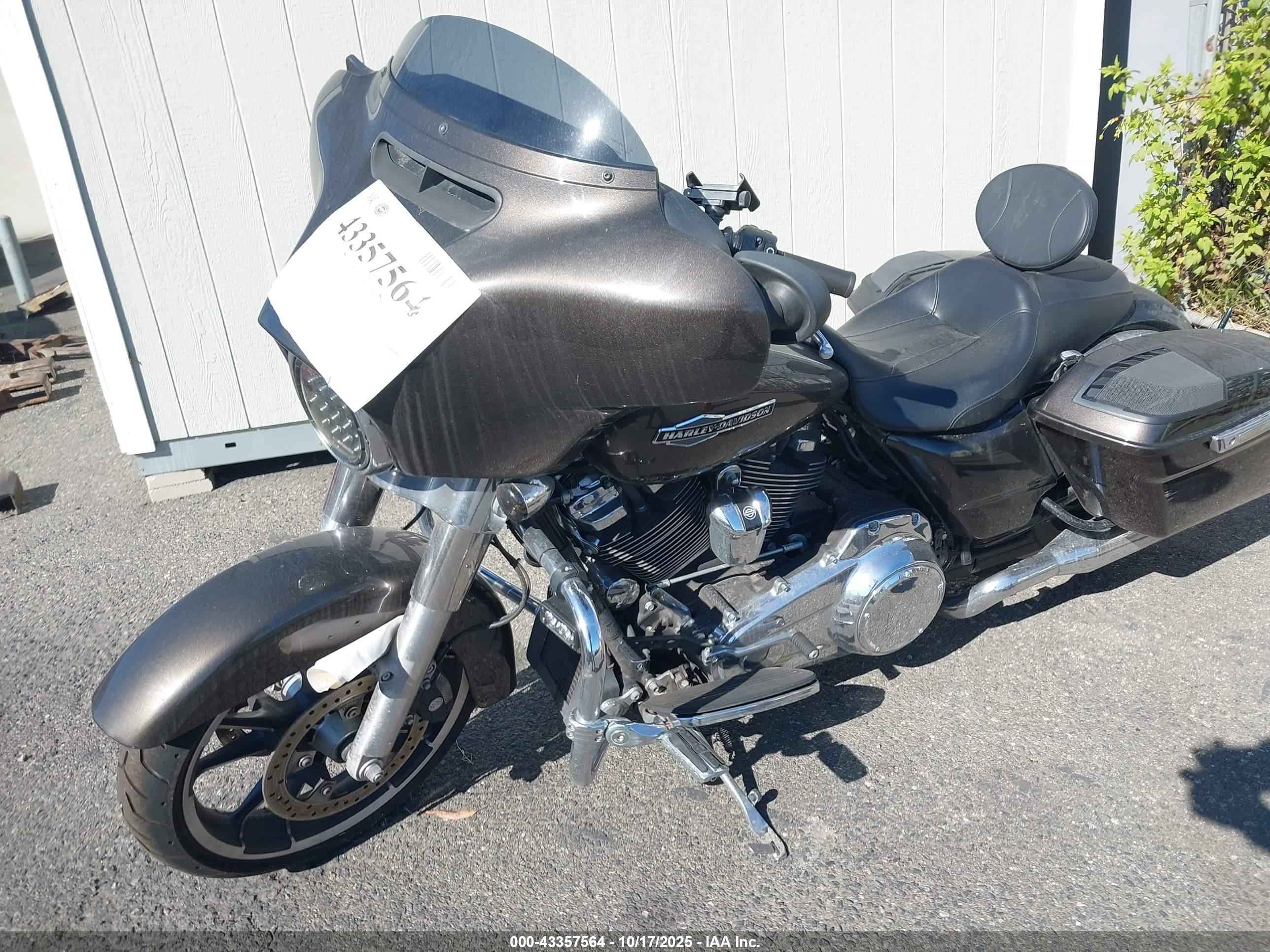 HARLEY-DAVIDSON FLHX image 9