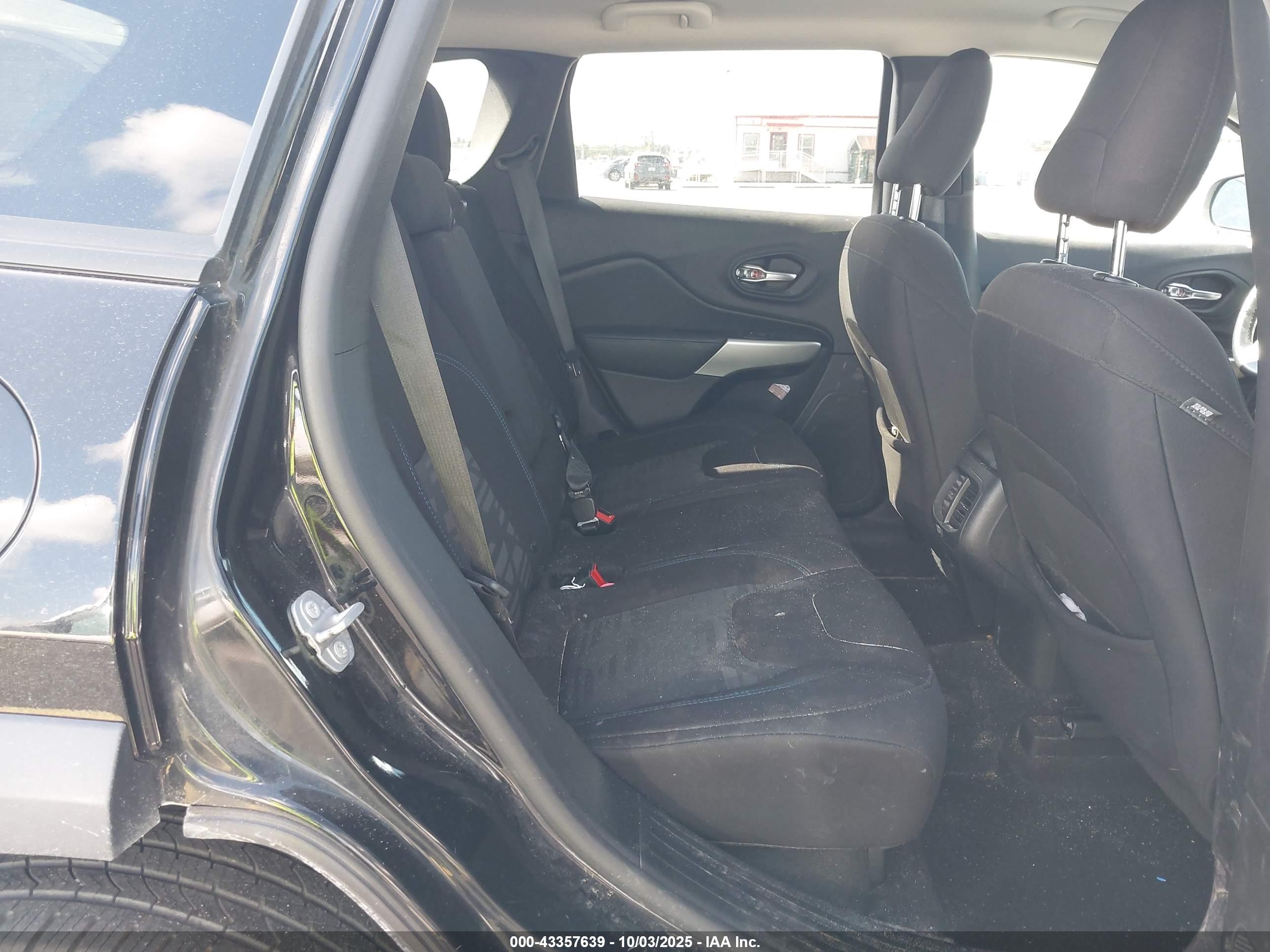JEEP CHEROKEE image 8