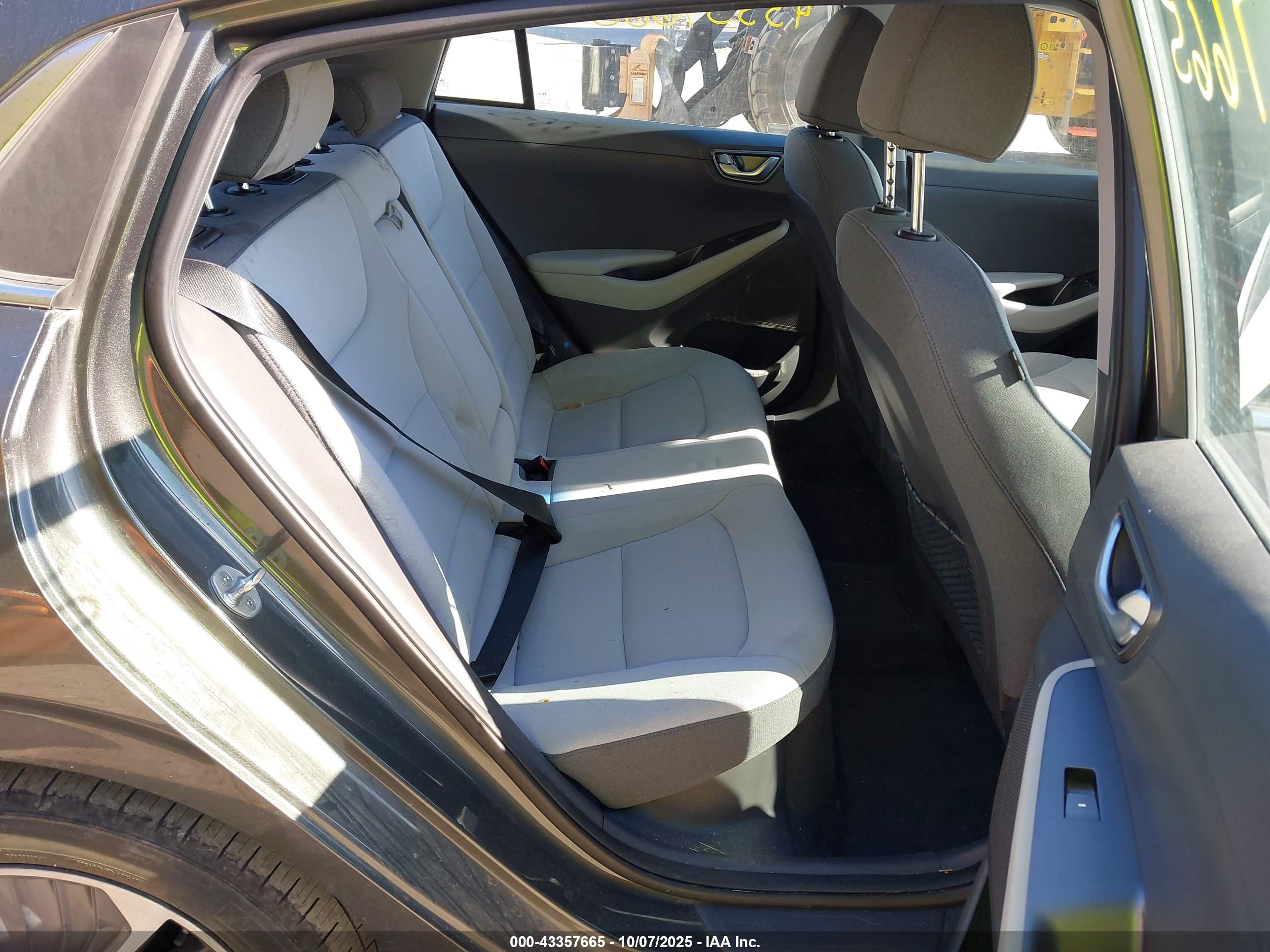 HYUNDAI IONIQ image 8