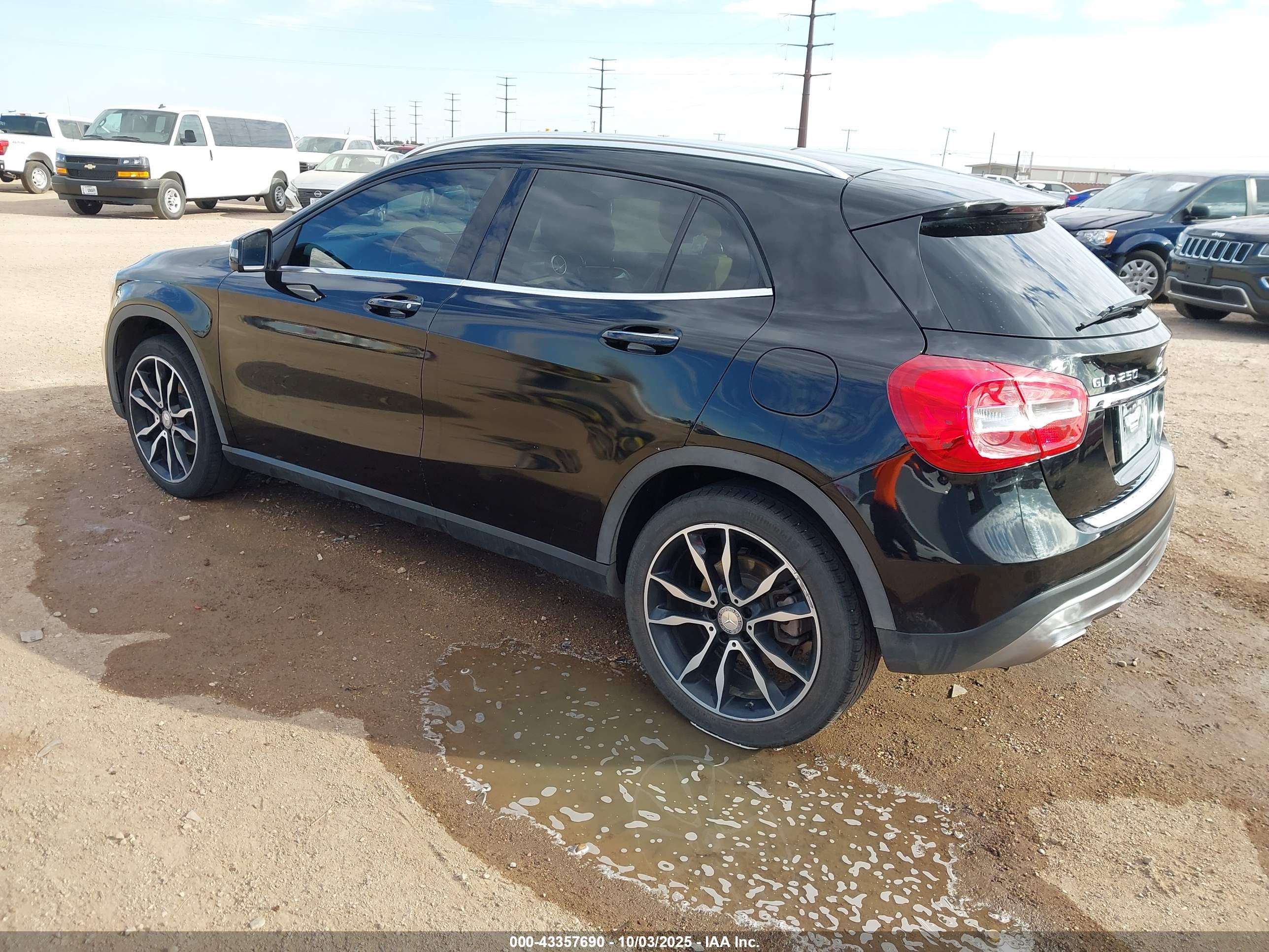 MERCEDES-BENZ GLA image 3