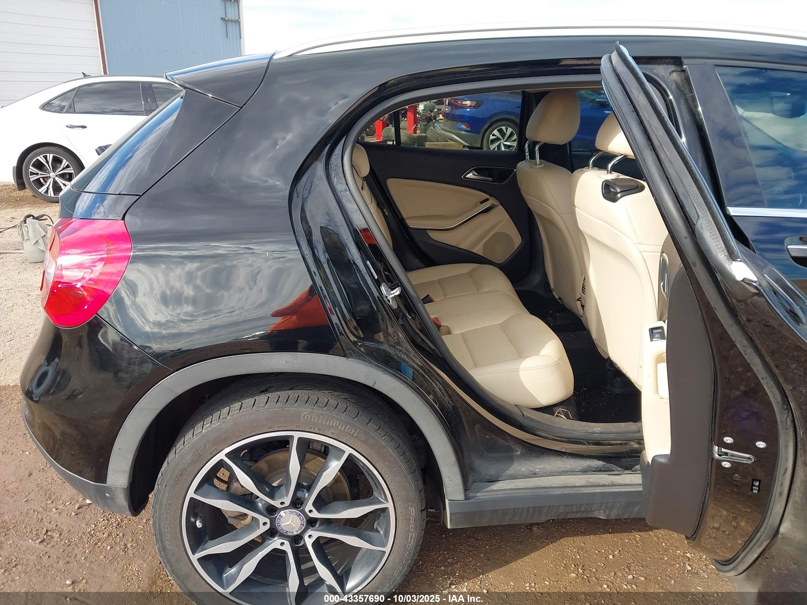 MERCEDES-BENZ GLA image 8