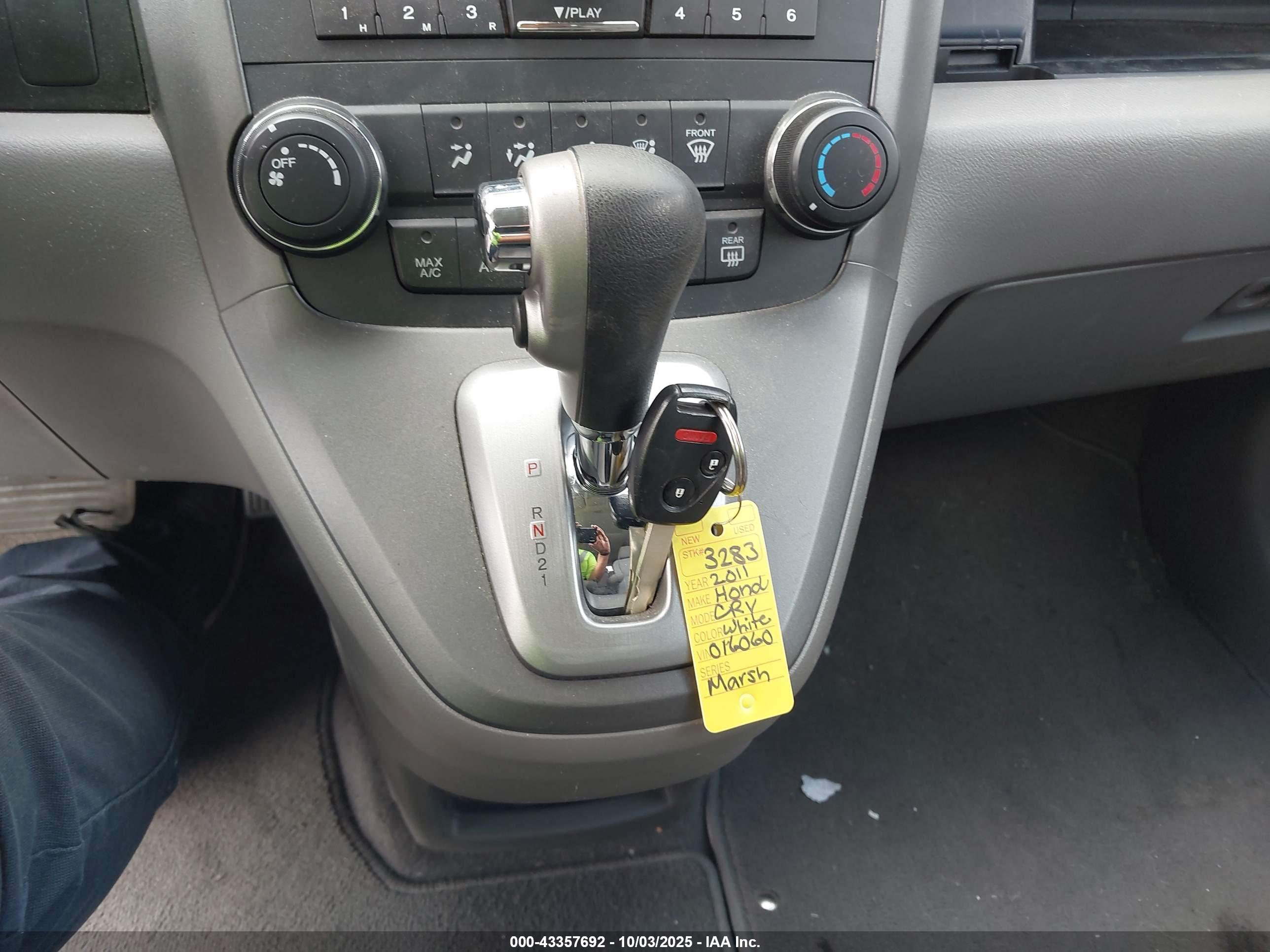 HONDA CR-V image 11