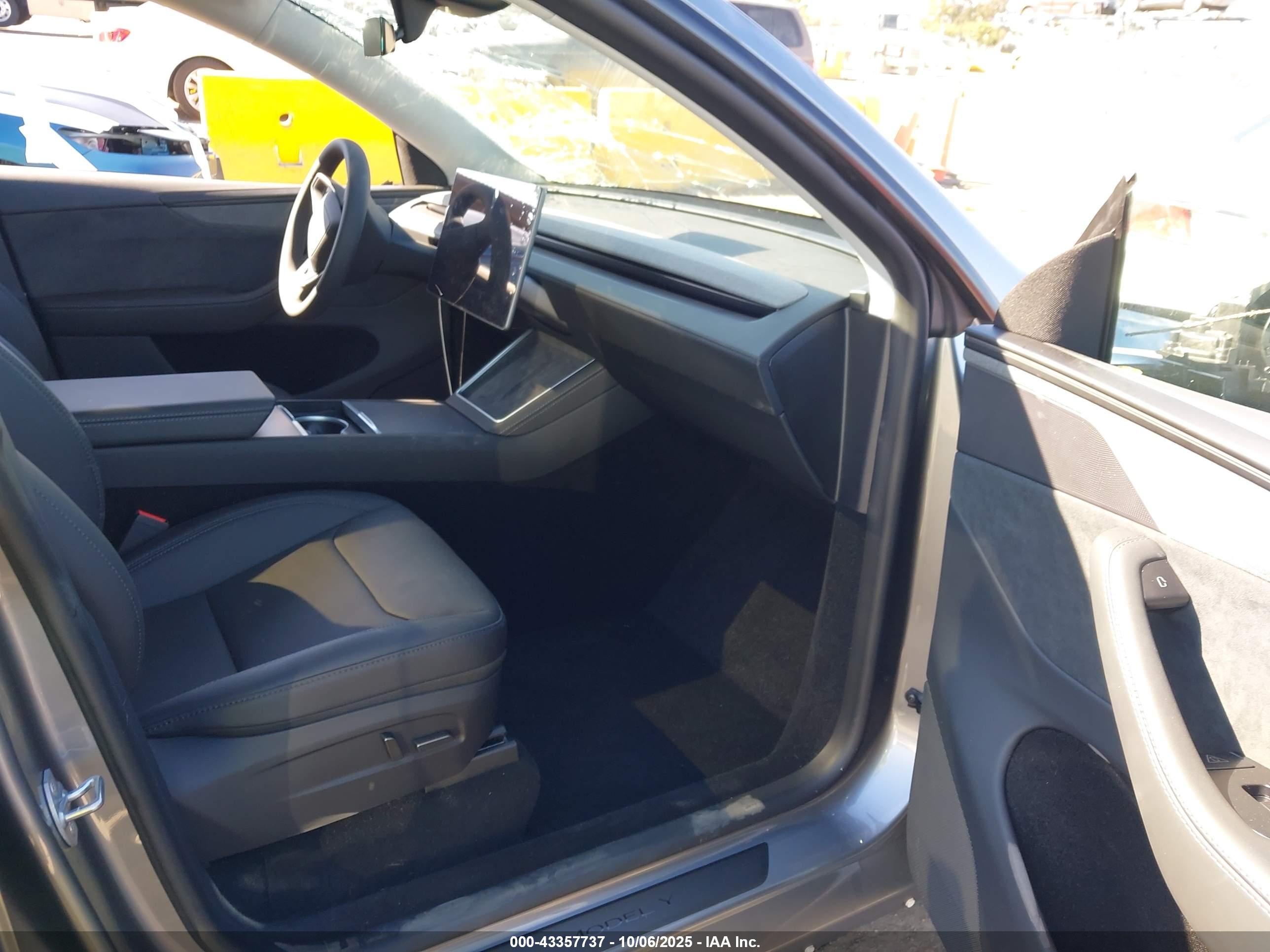 TESLA MODEL image 5