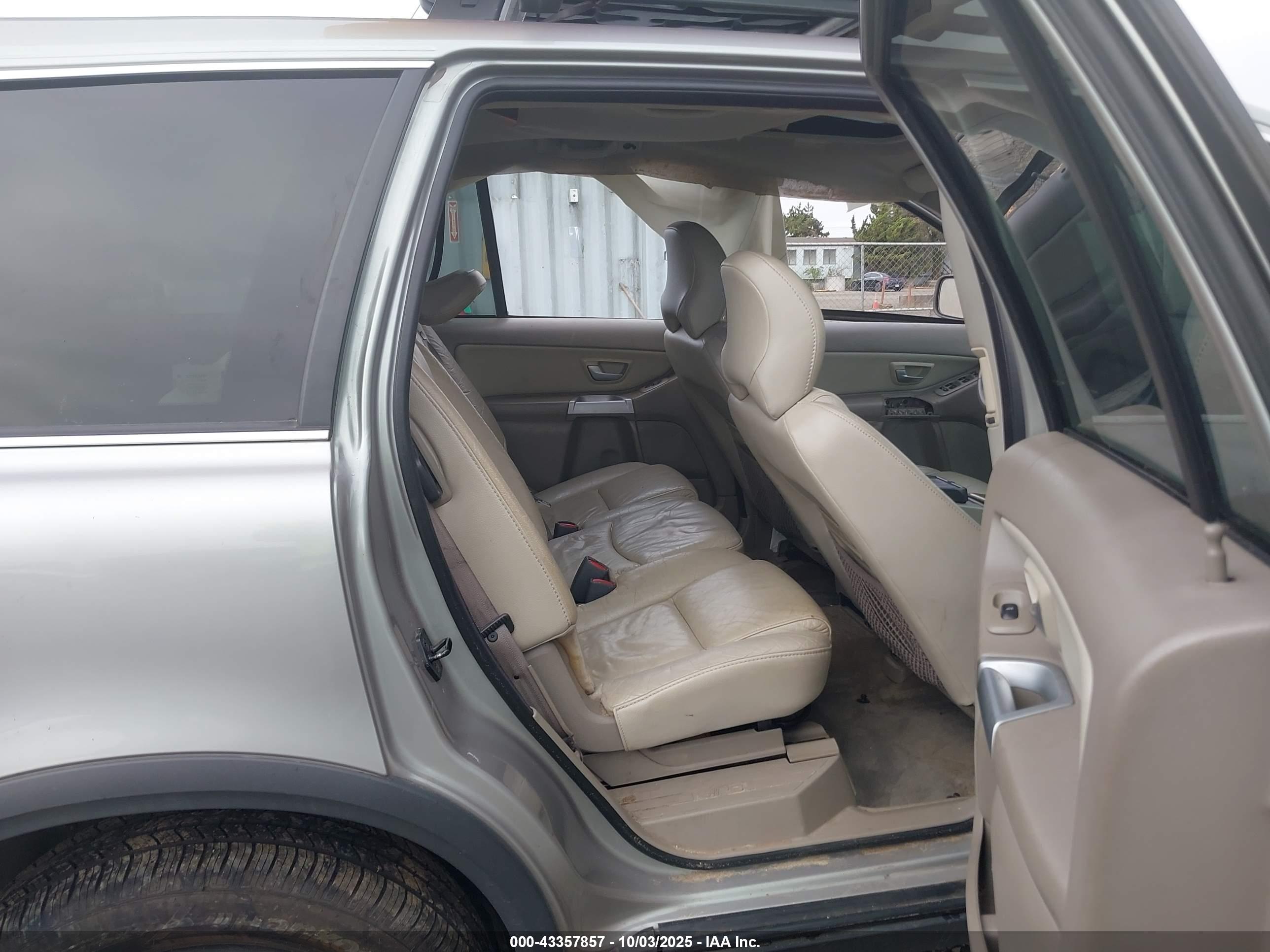 VOLVO XC90 image 8