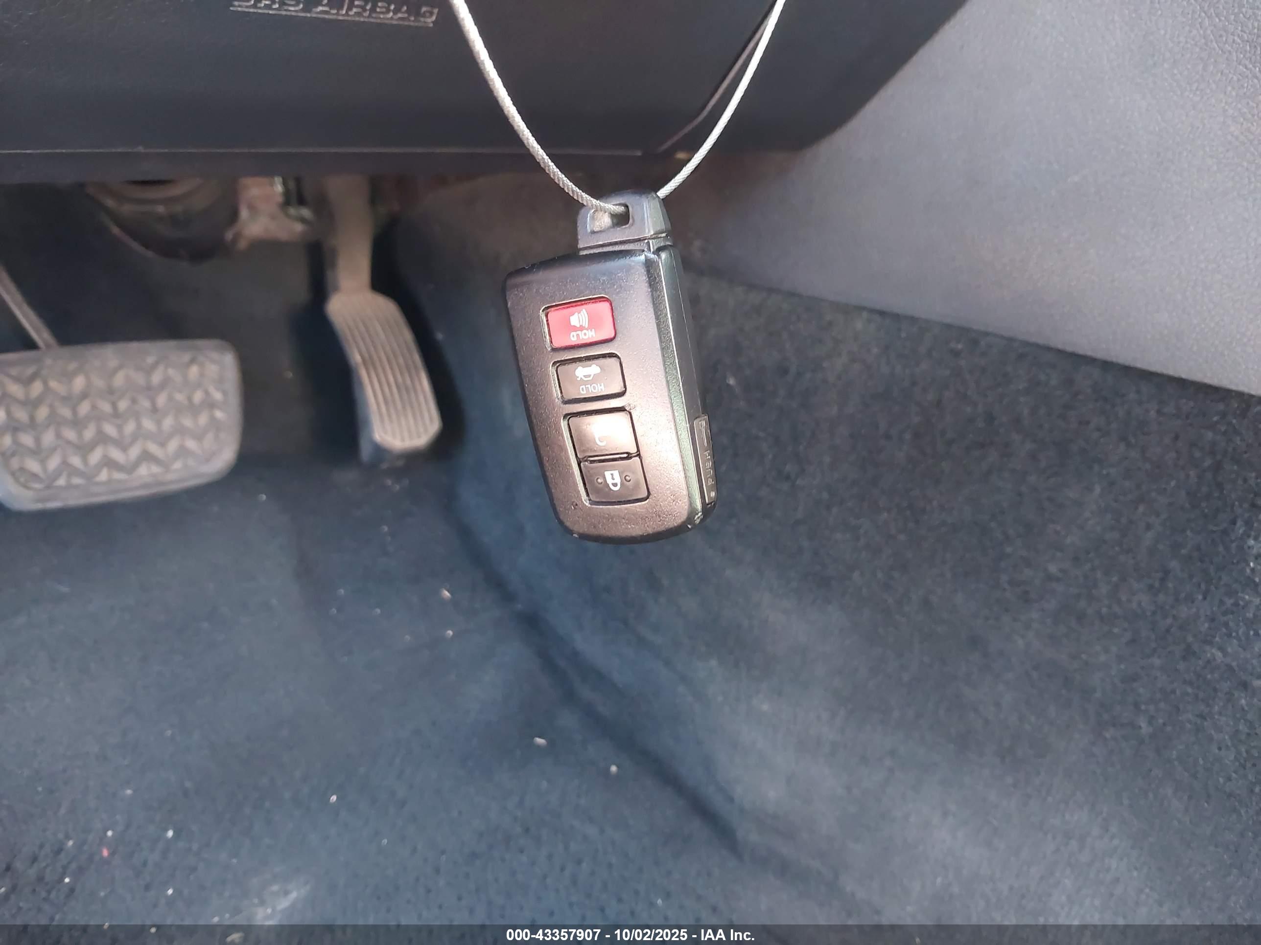 TOYOTA AVALON image 11