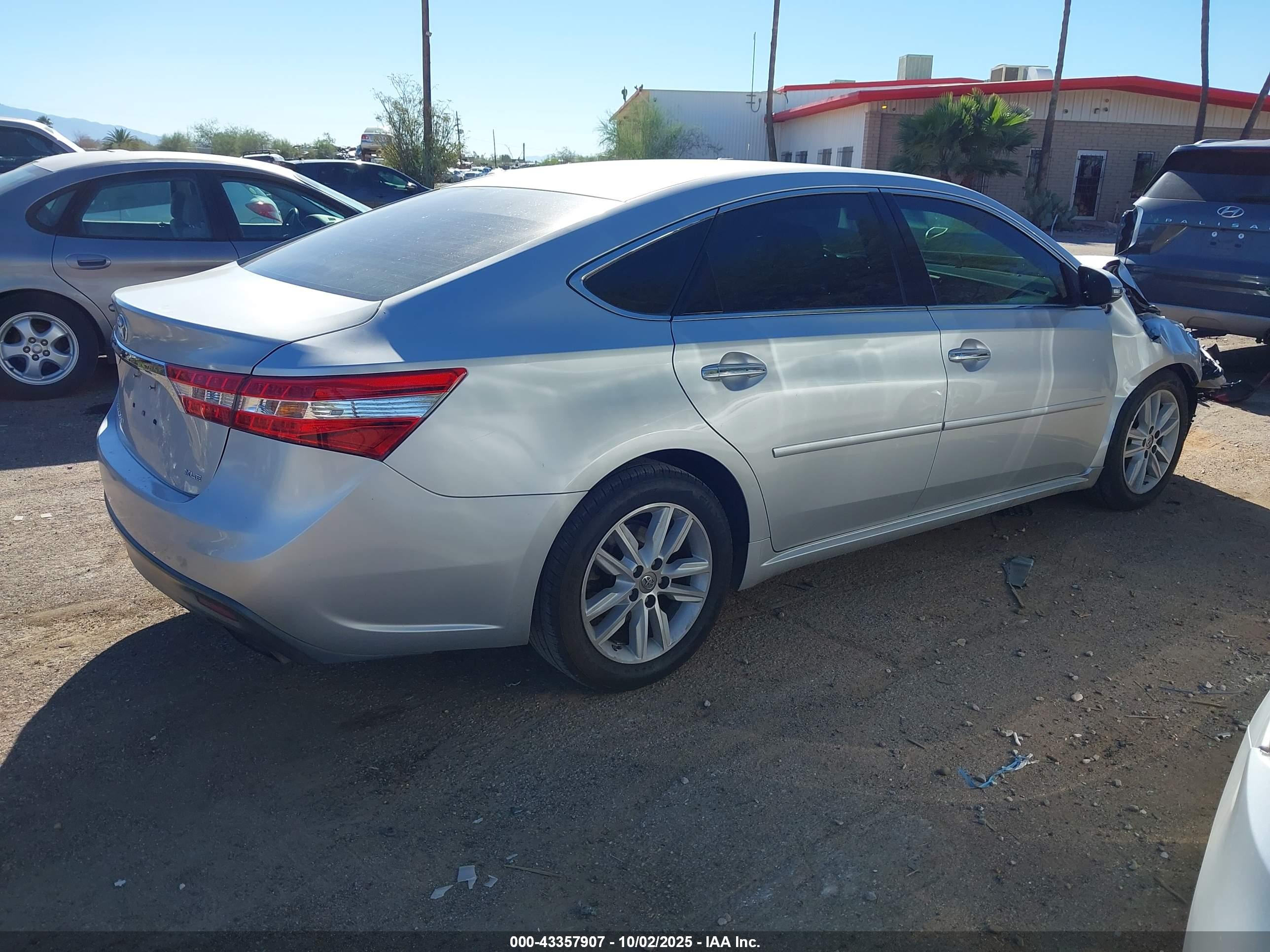 TOYOTA AVALON image 4