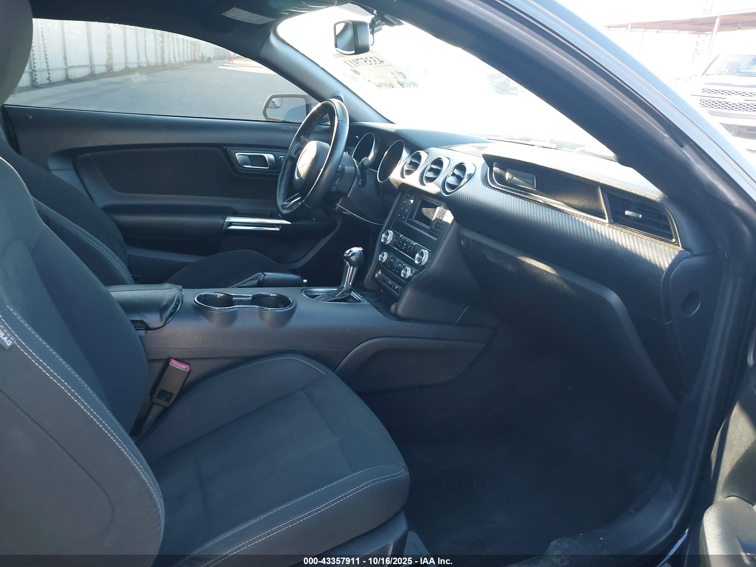 FORD MUSTANG image 5