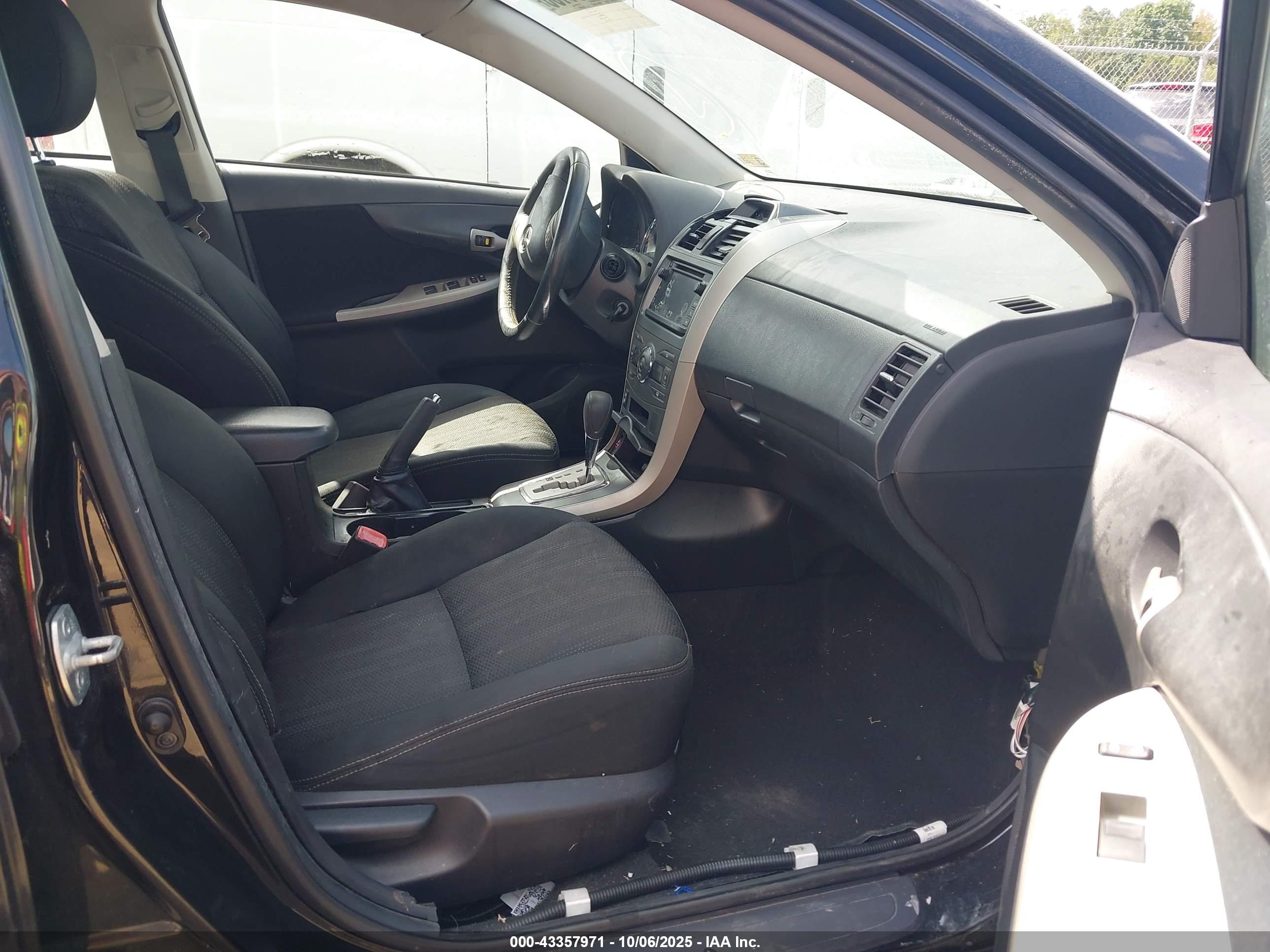 TOYOTA COROLLA image 5
