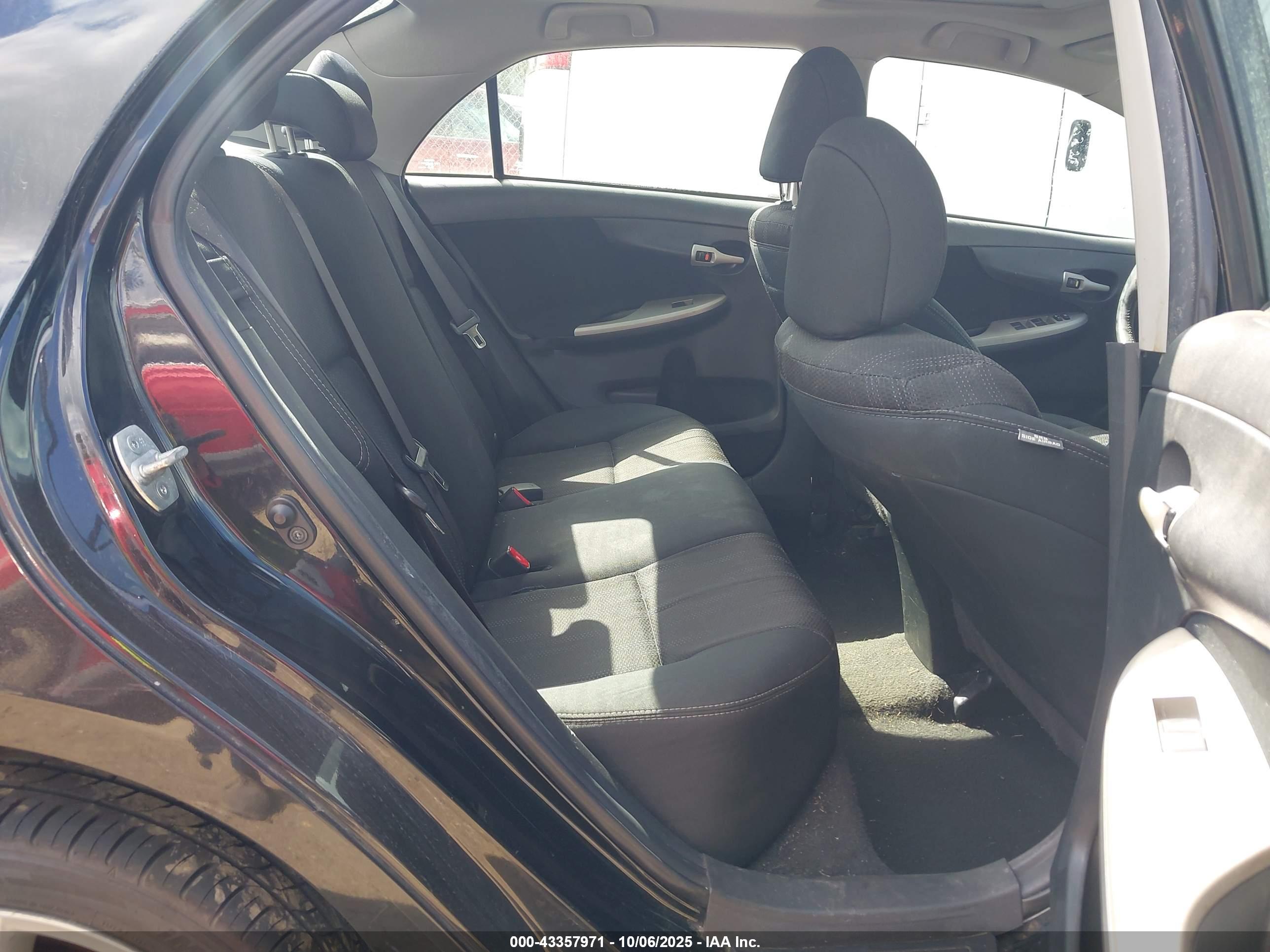 TOYOTA COROLLA image 8