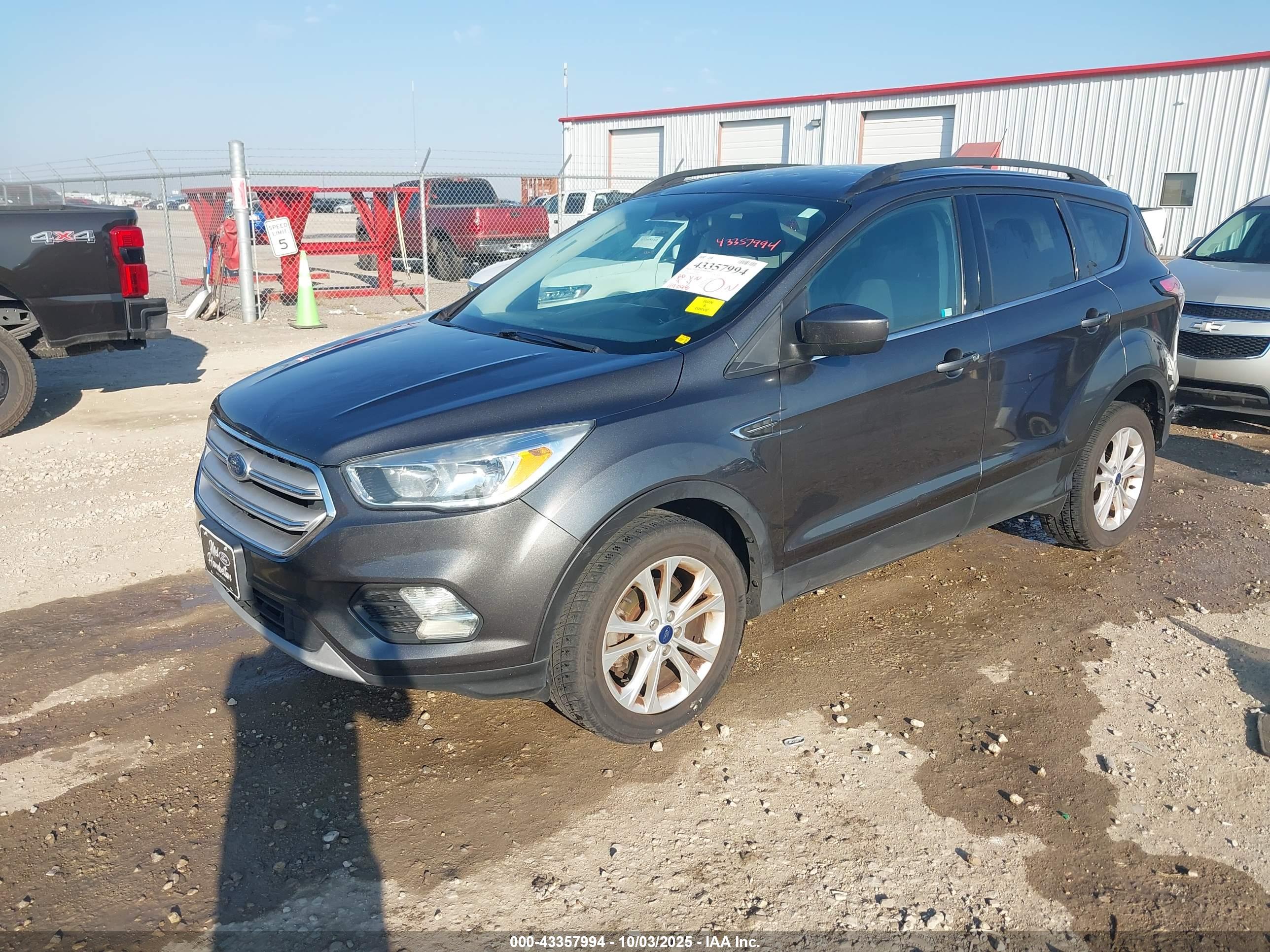 FORD ESCAPE image 2