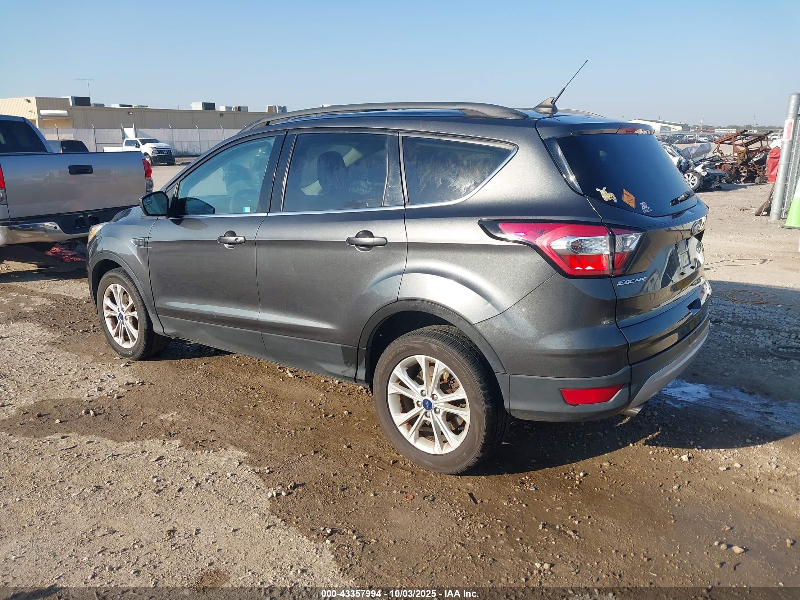 FORD ESCAPE image 3