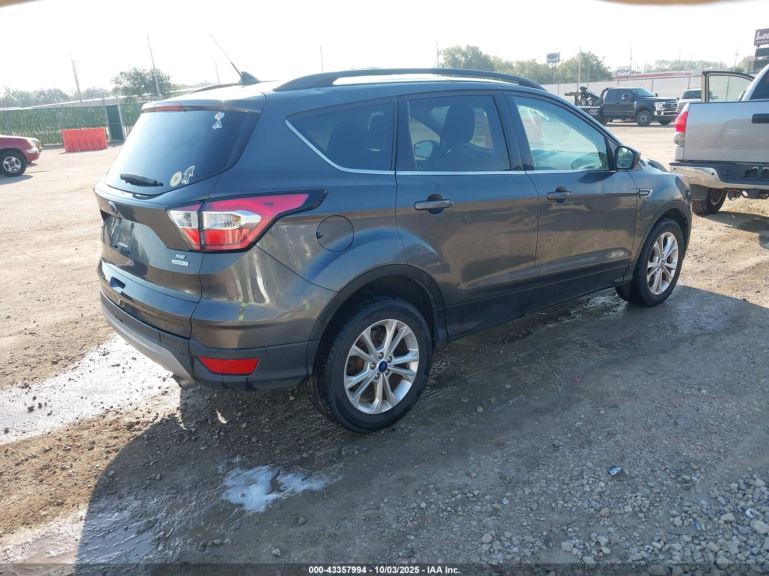 FORD ESCAPE image 4