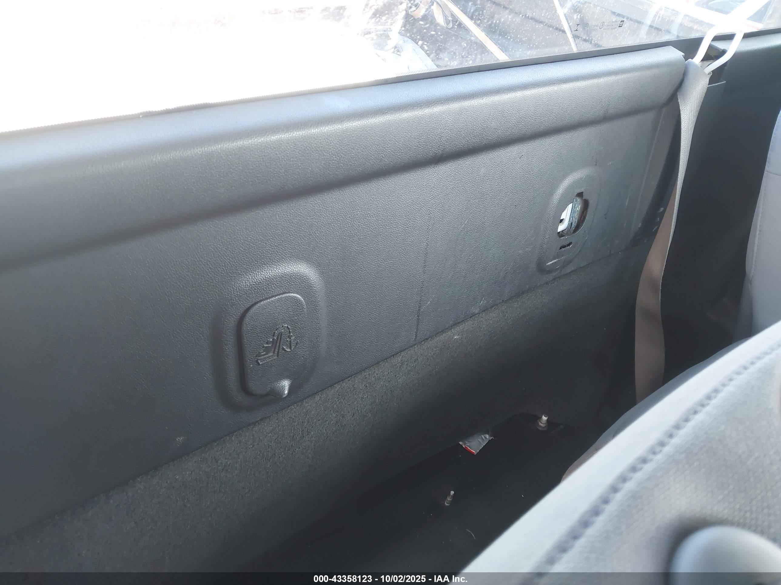 GMC SIERRA image 8