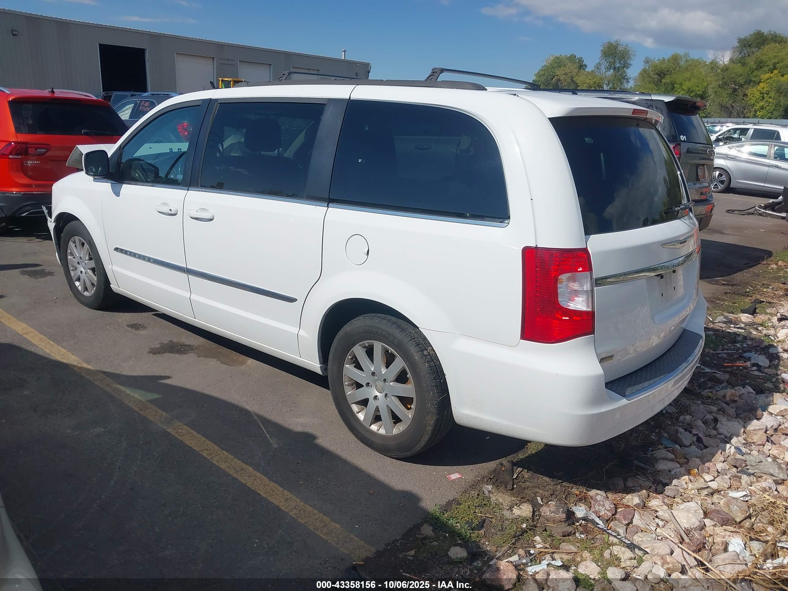 CHRYSLER TOWN image 3