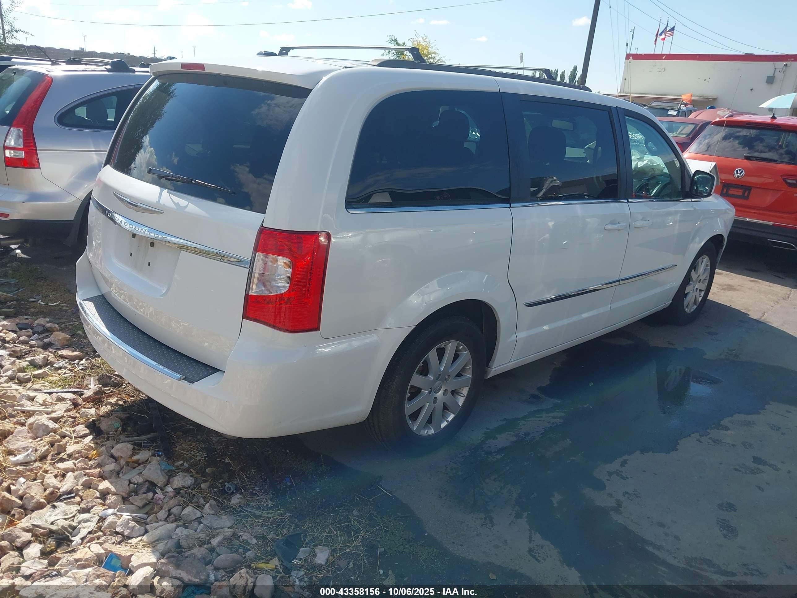 CHRYSLER TOWN image 4