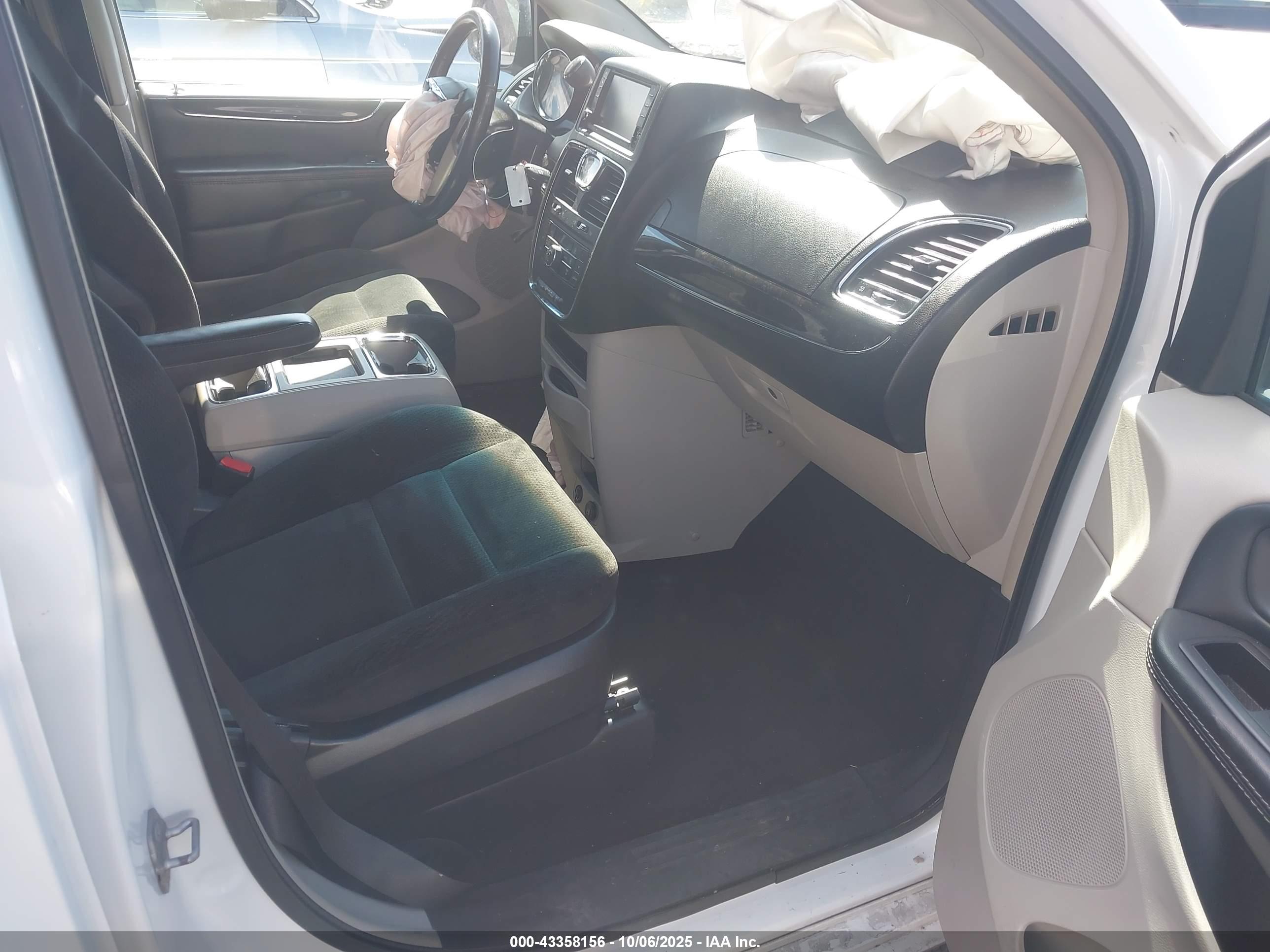 CHRYSLER TOWN image 5