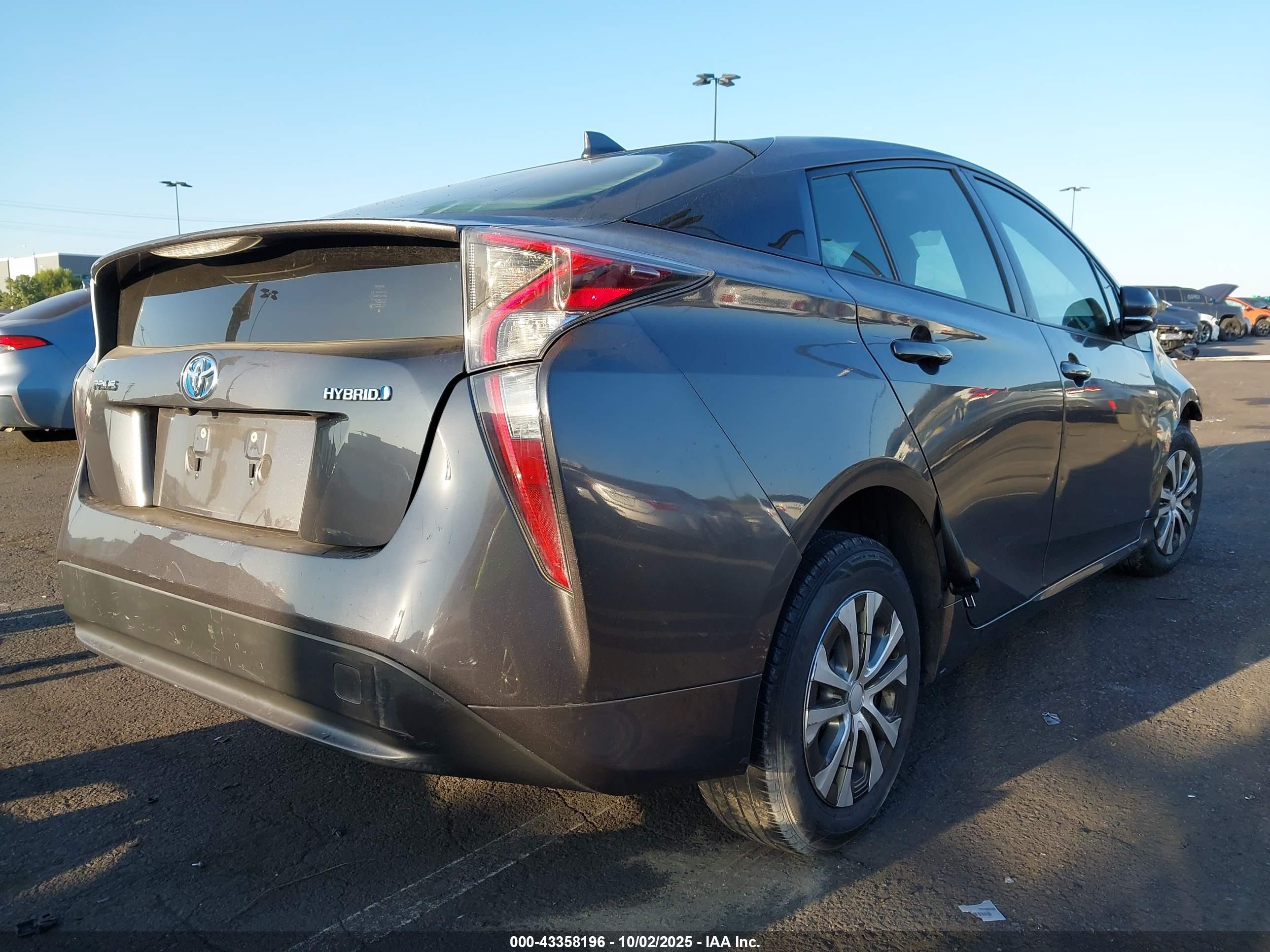 TOYOTA PRIUS image 4