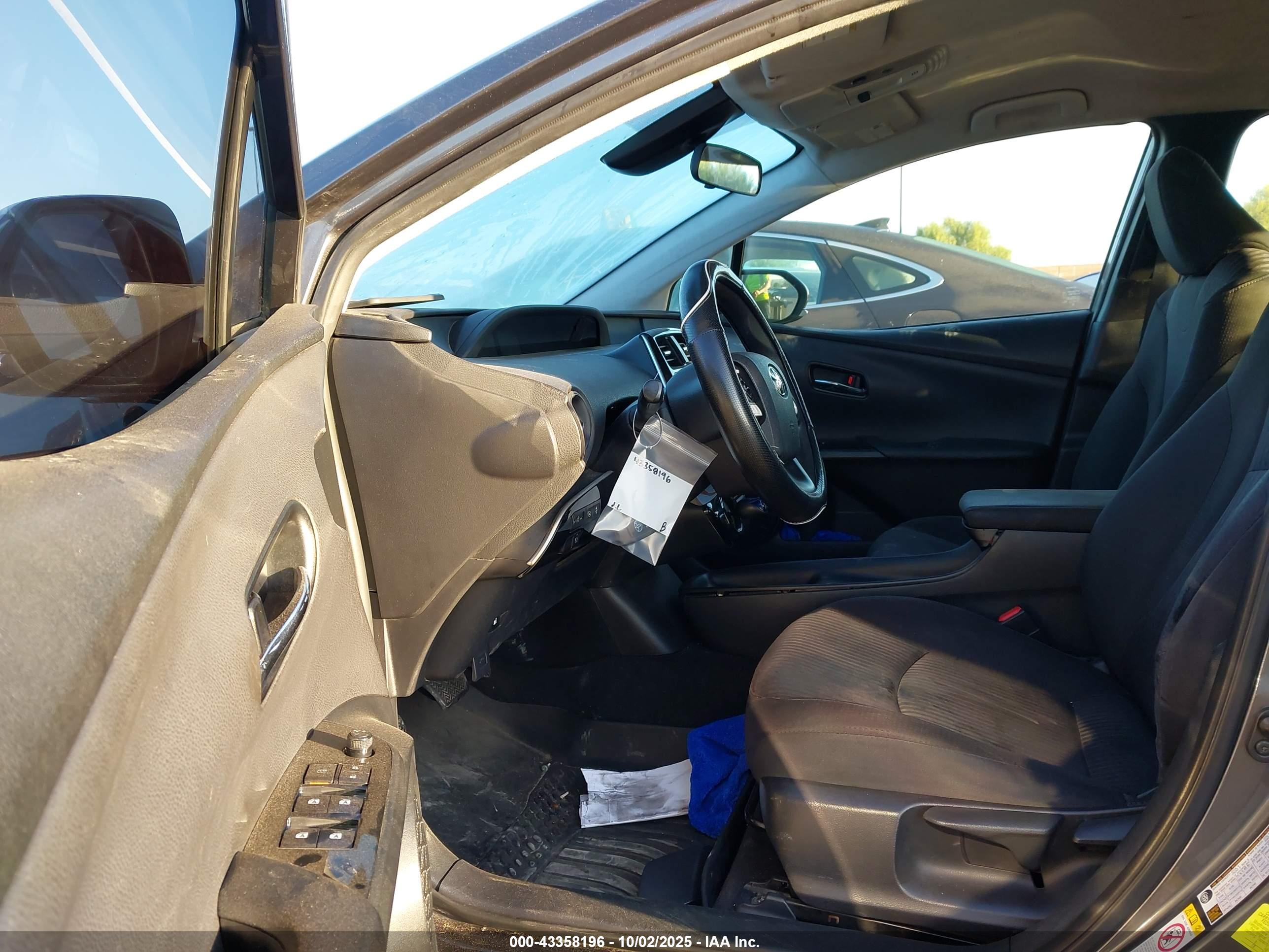 TOYOTA PRIUS image 5