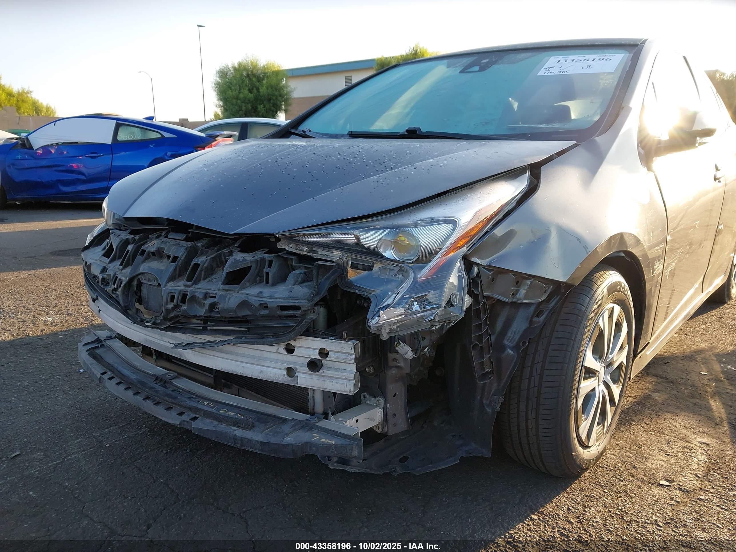 TOYOTA PRIUS image 6