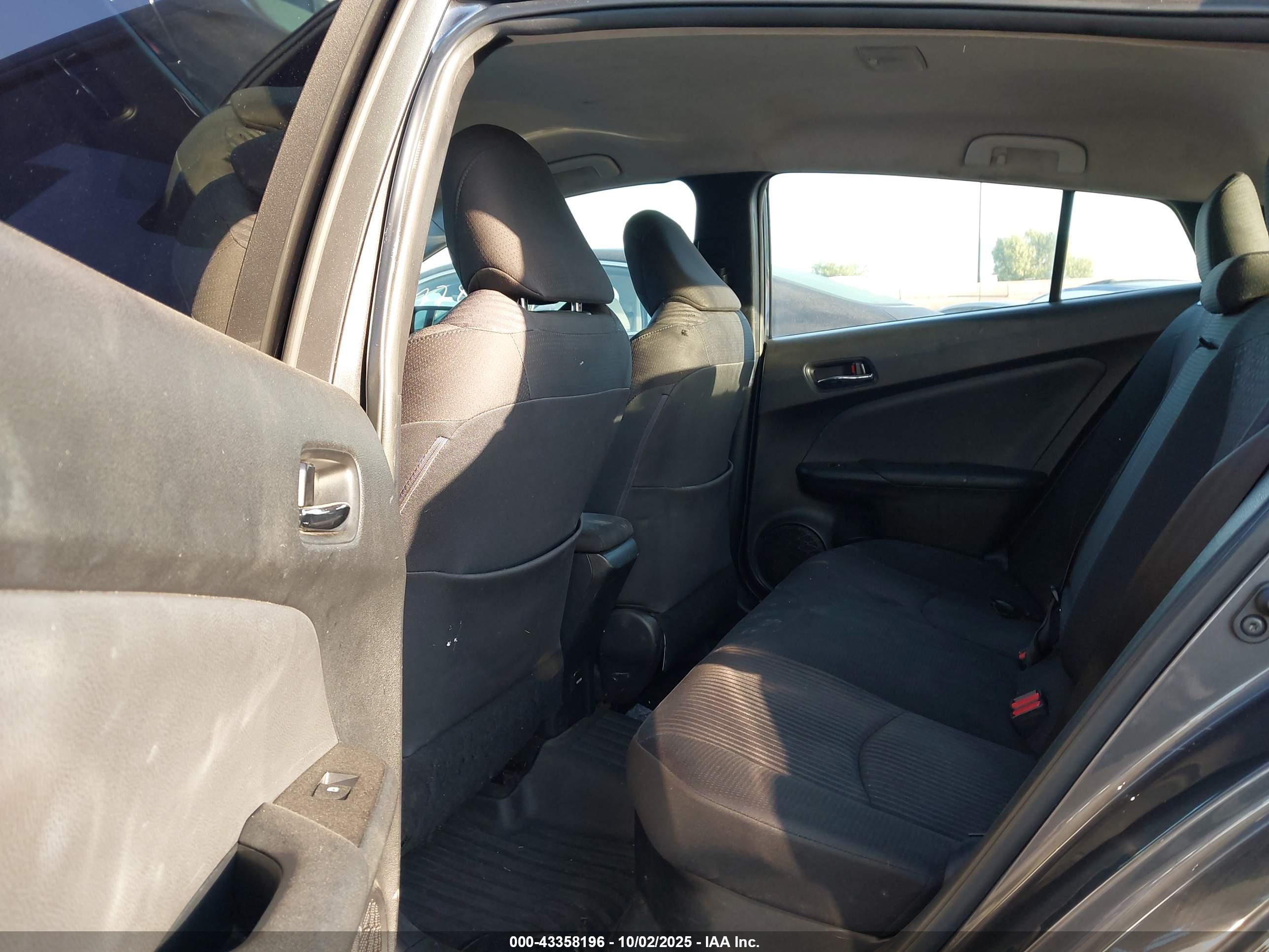 TOYOTA PRIUS image 8