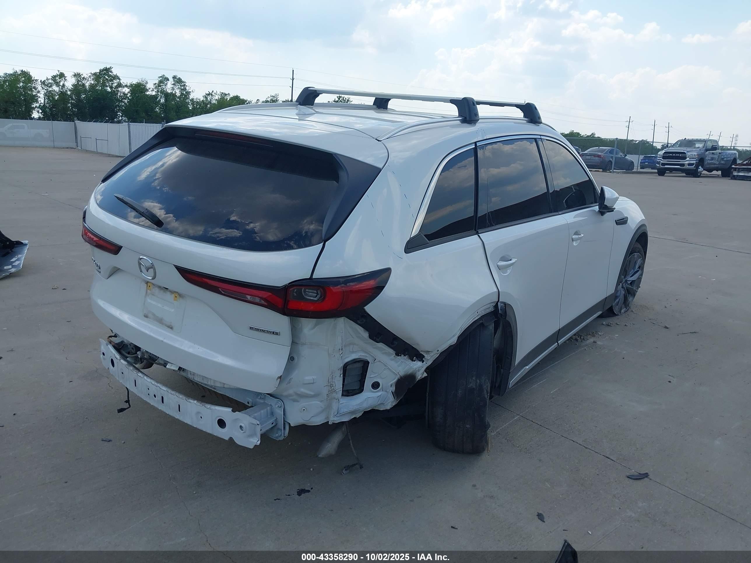 MAZDA CX-90 image 4