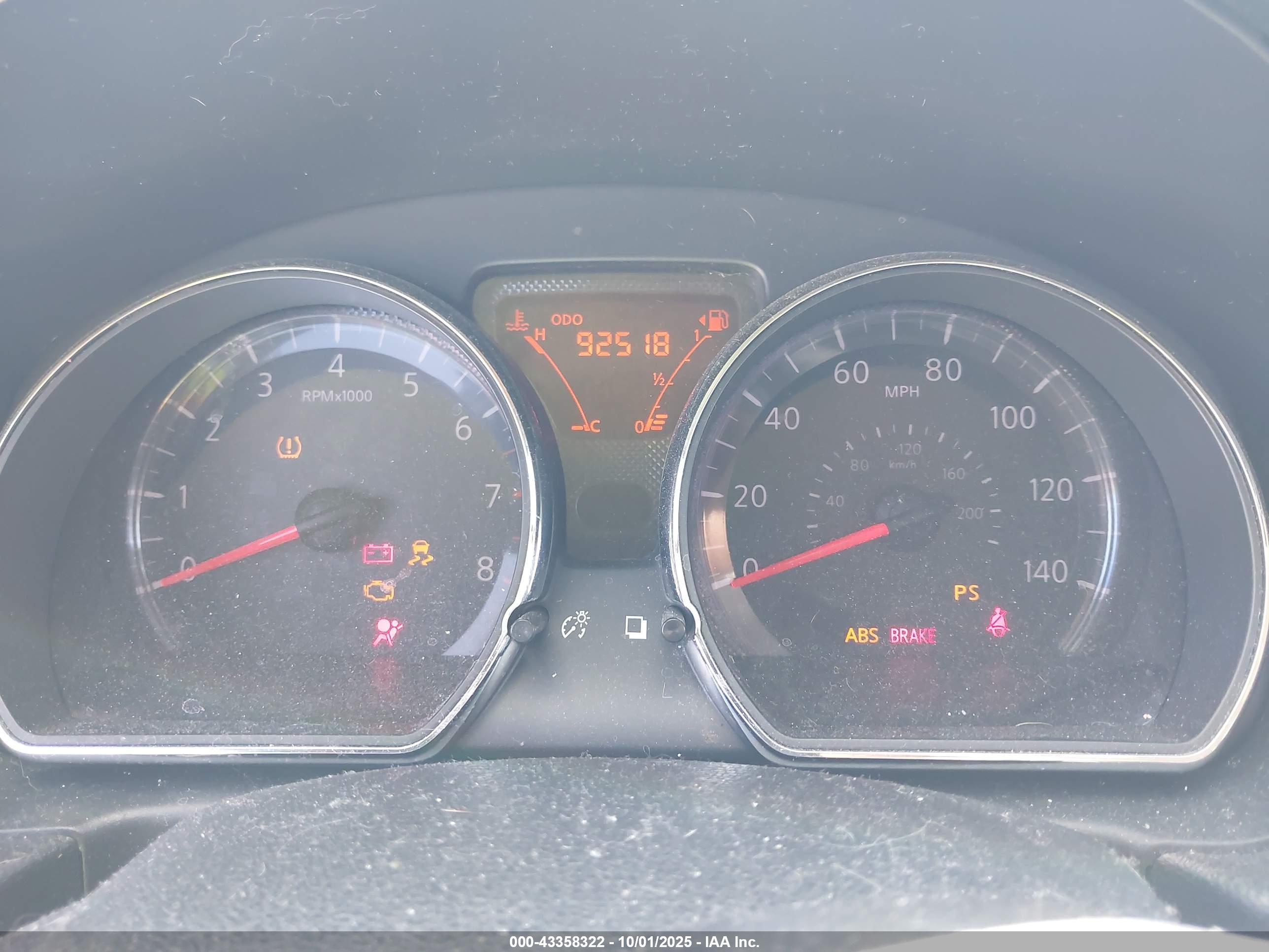 NISSAN VERSA image 7