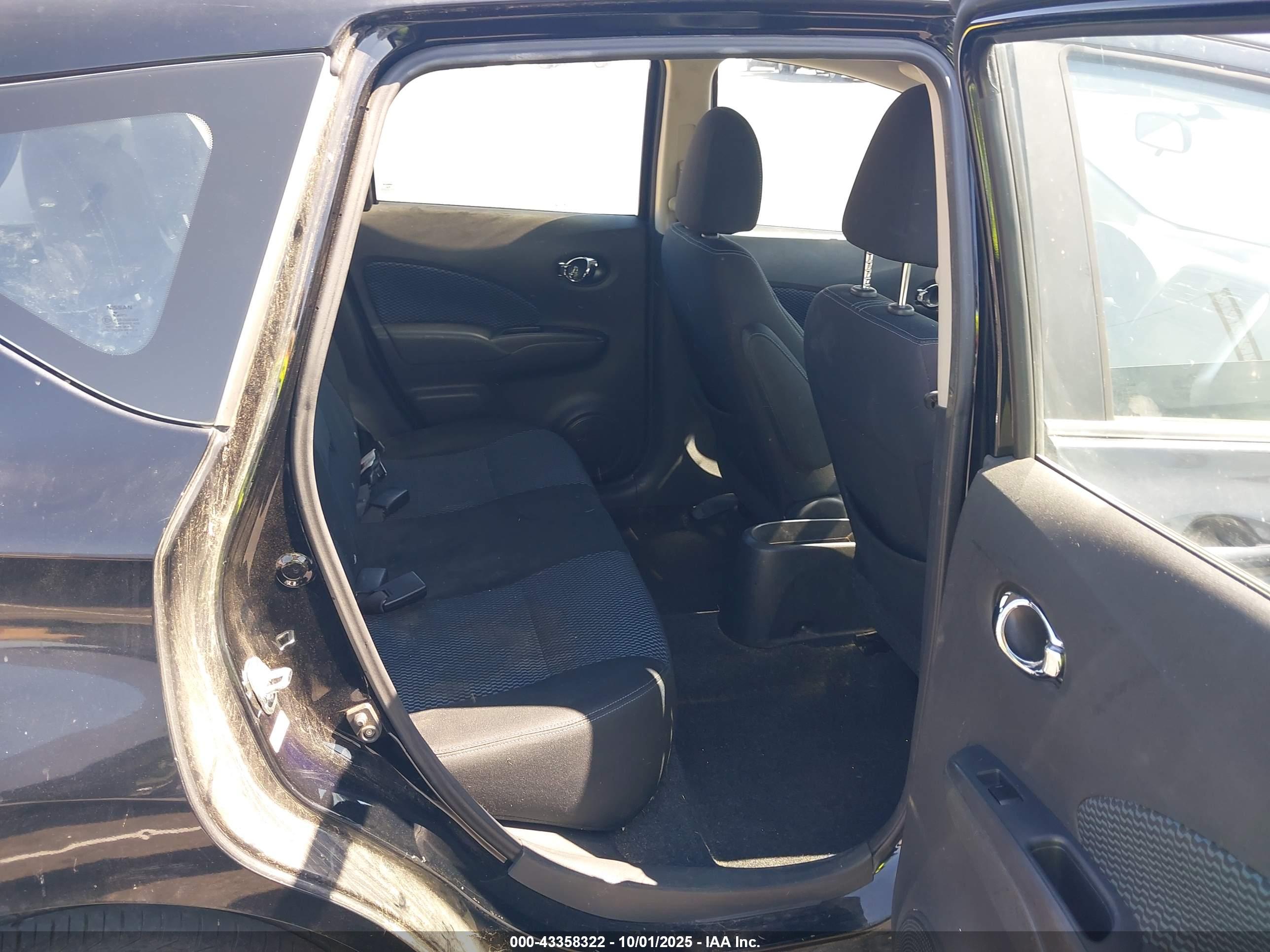 NISSAN VERSA image 8