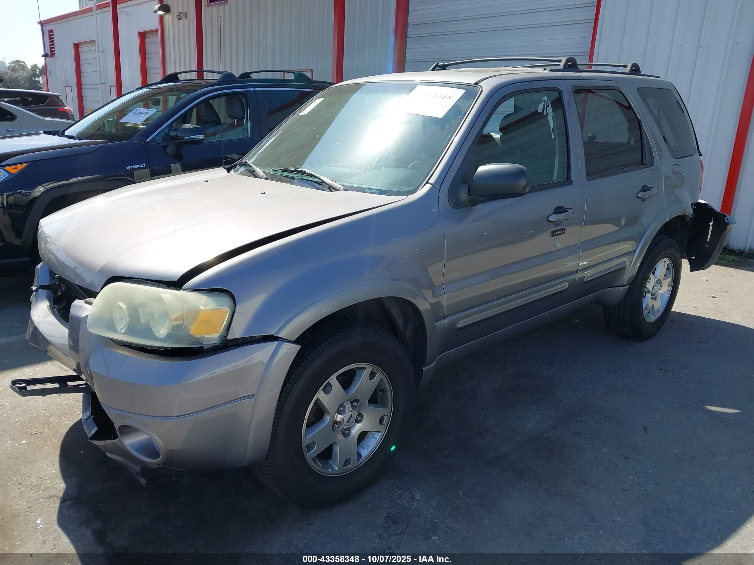 FORD ESCAPE image 2