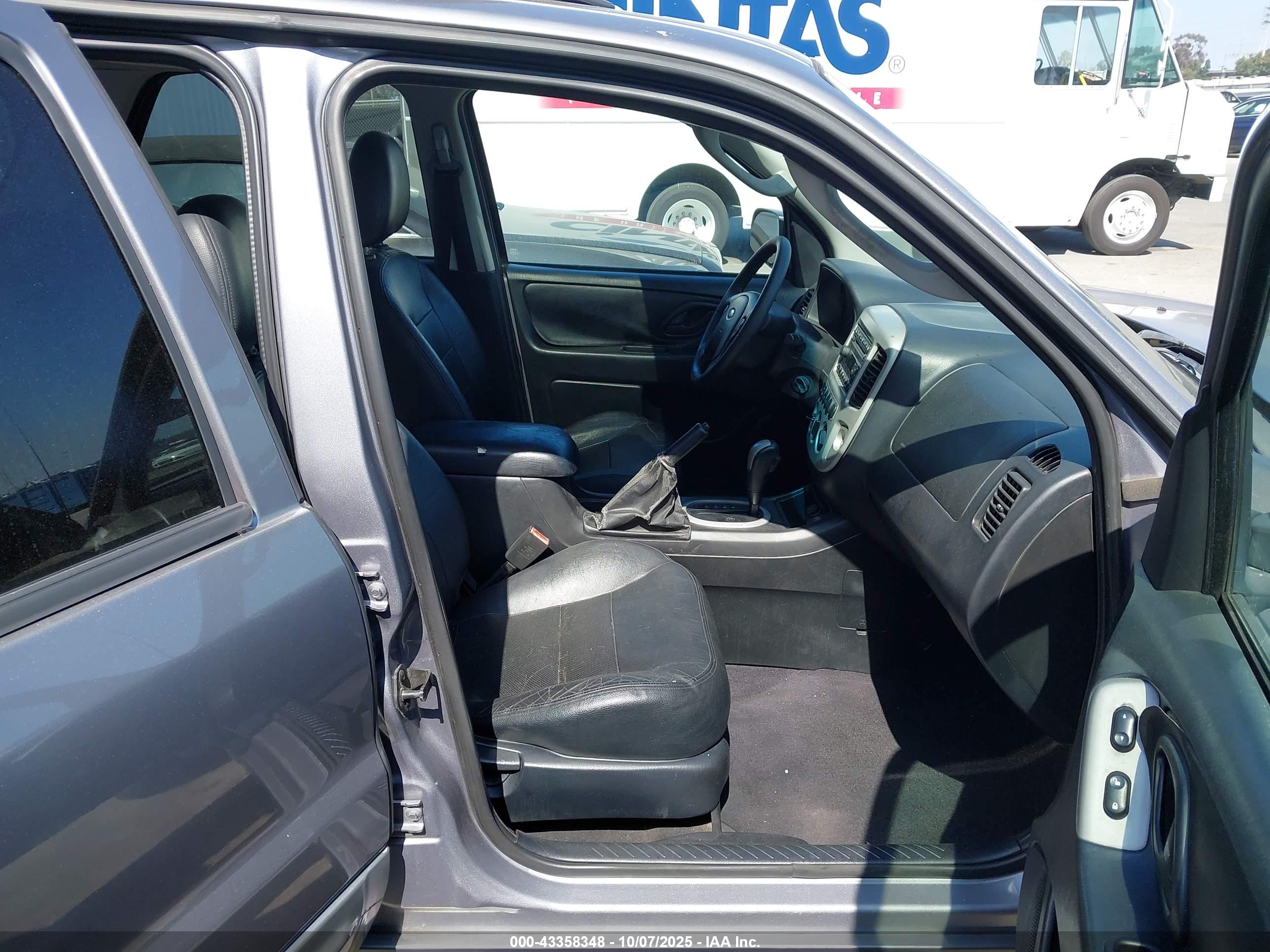 FORD ESCAPE image 5
