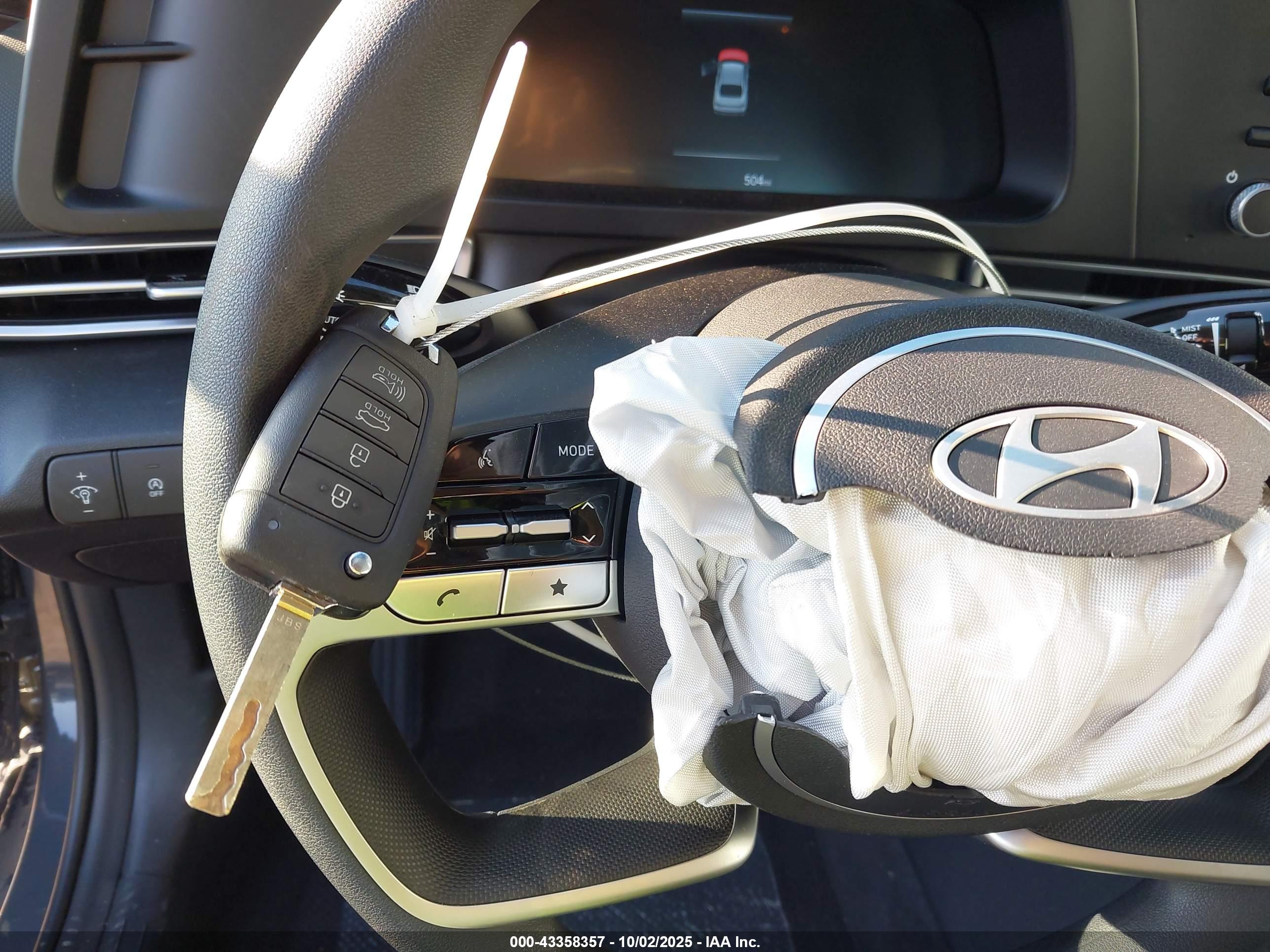 HYUNDAI ELANTRA image 11