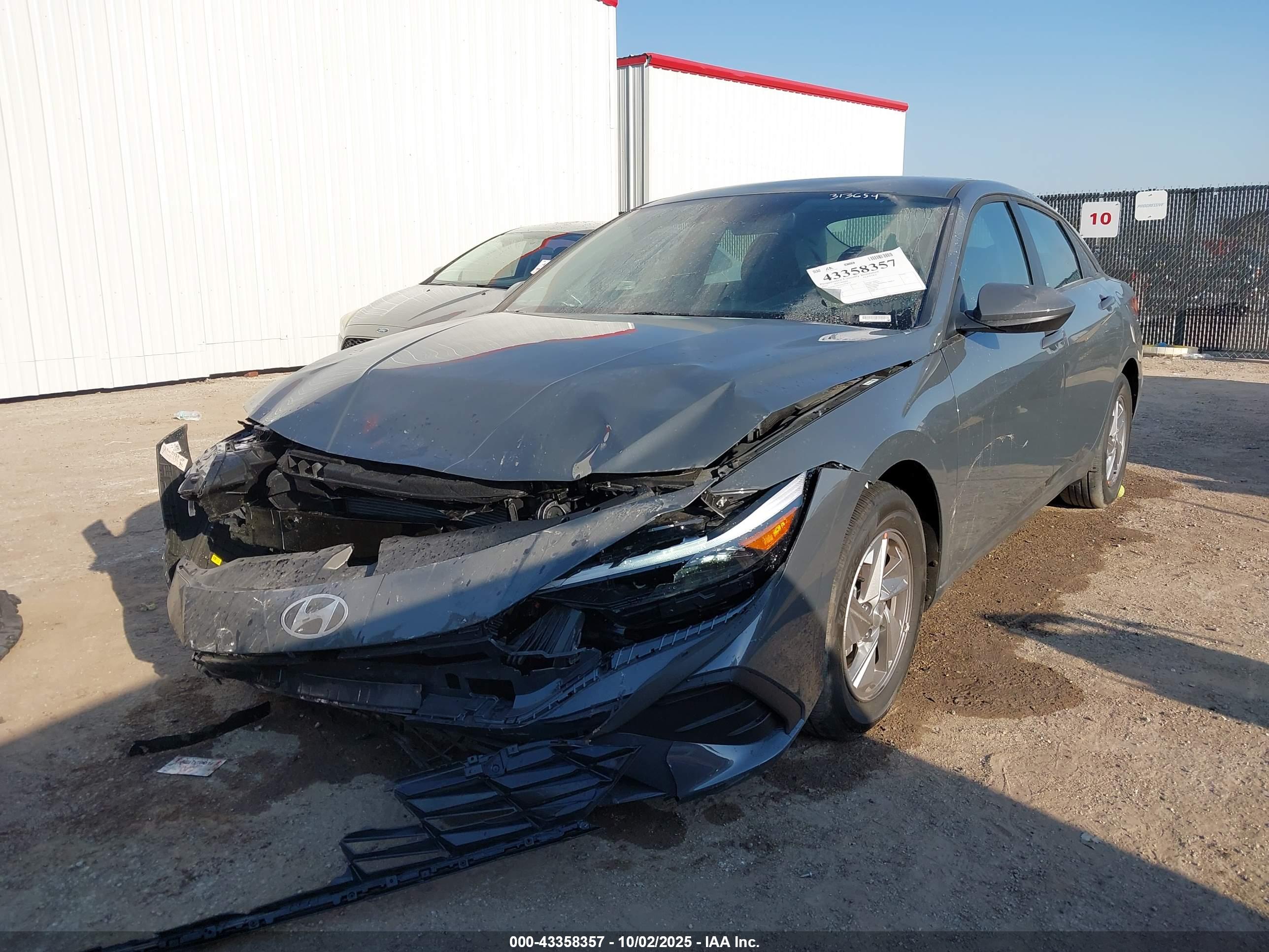 HYUNDAI ELANTRA image 2