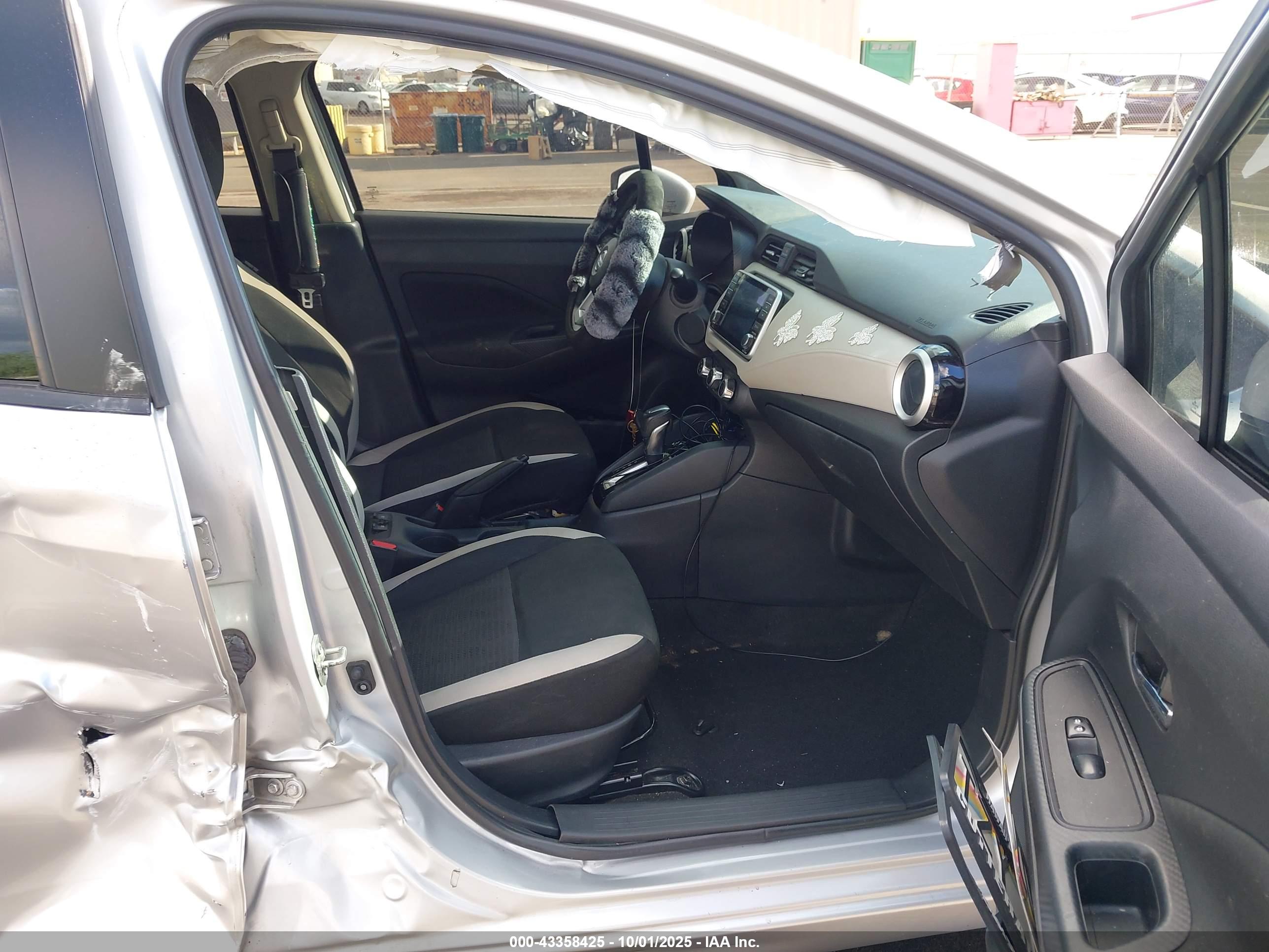 NISSAN VERSA image 5
