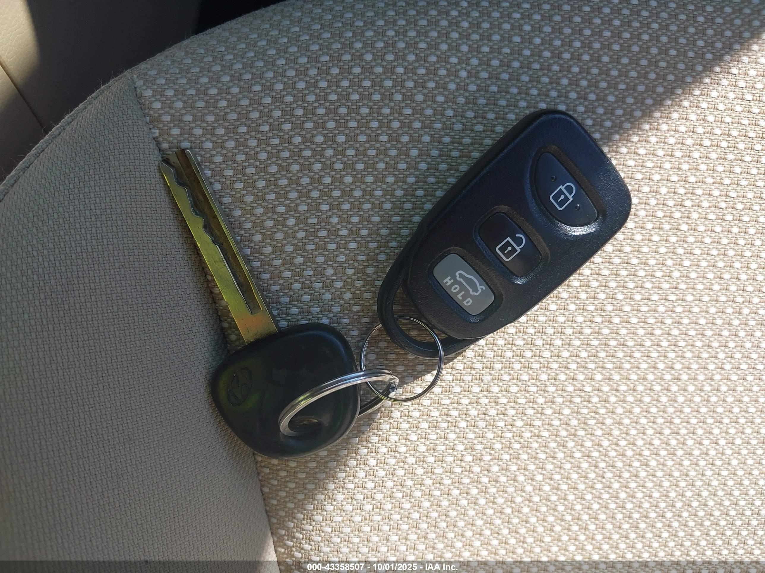 HYUNDAI ACCENT image 11