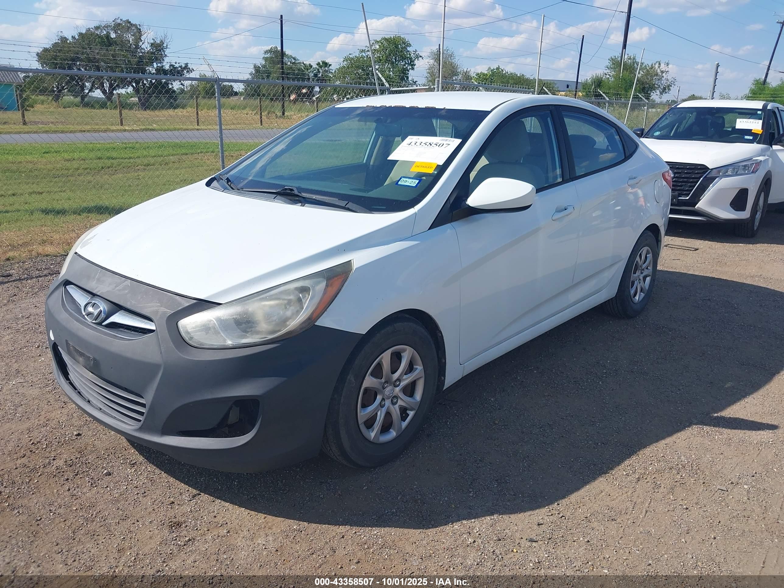 HYUNDAI ACCENT image 2