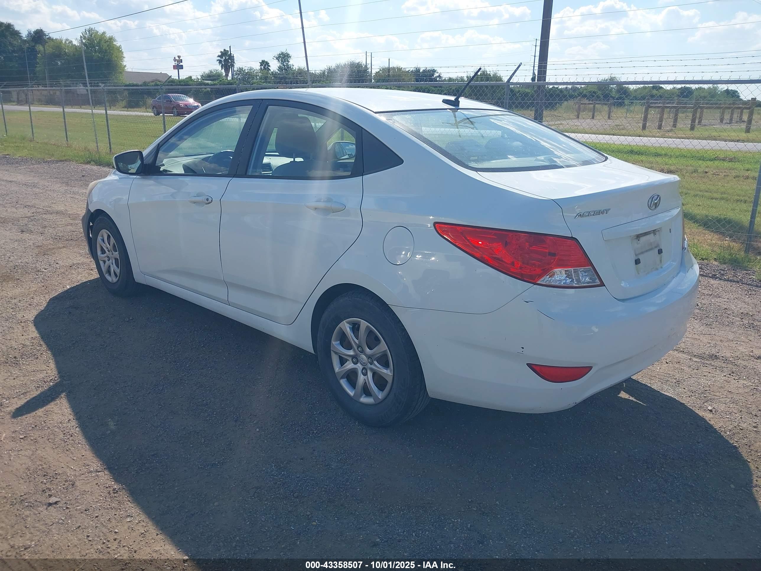 HYUNDAI ACCENT image 3