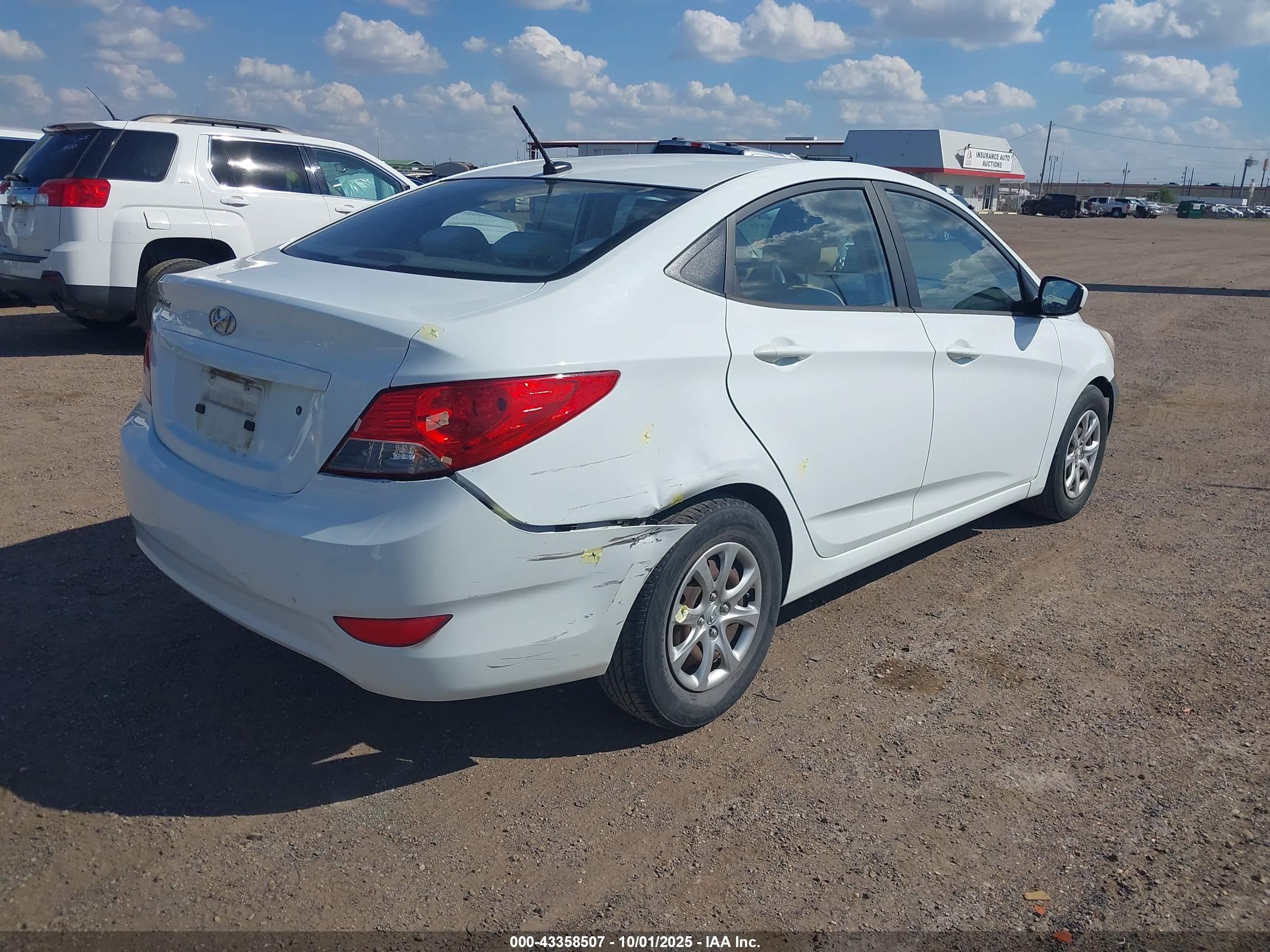 HYUNDAI ACCENT image 4