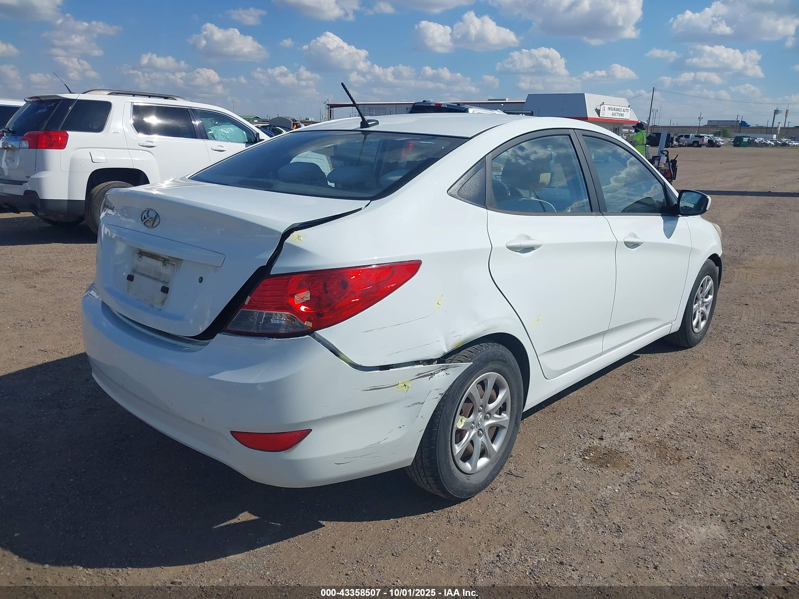 HYUNDAI ACCENT image 6