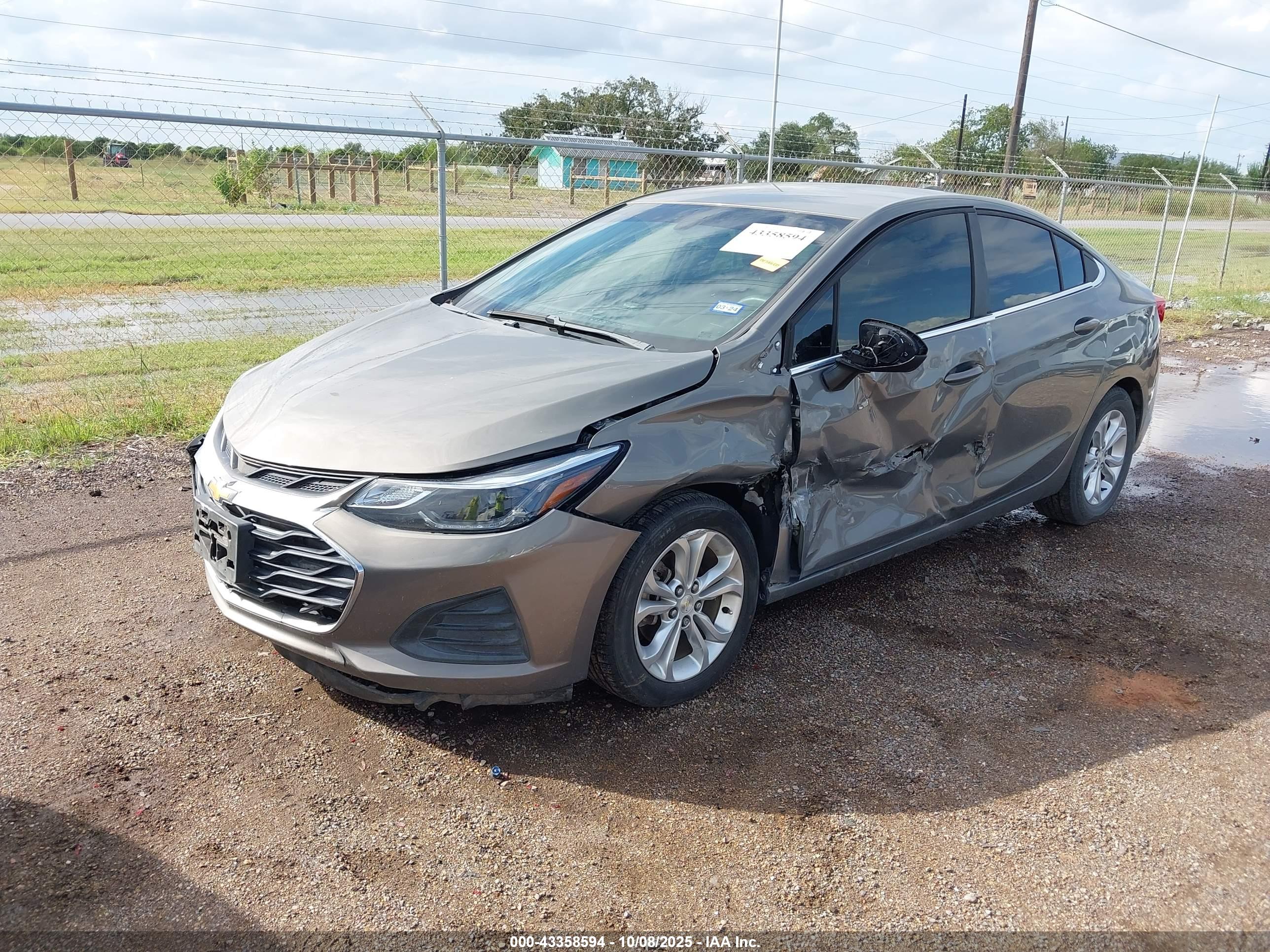CHEVROLET CRUZE image 2
