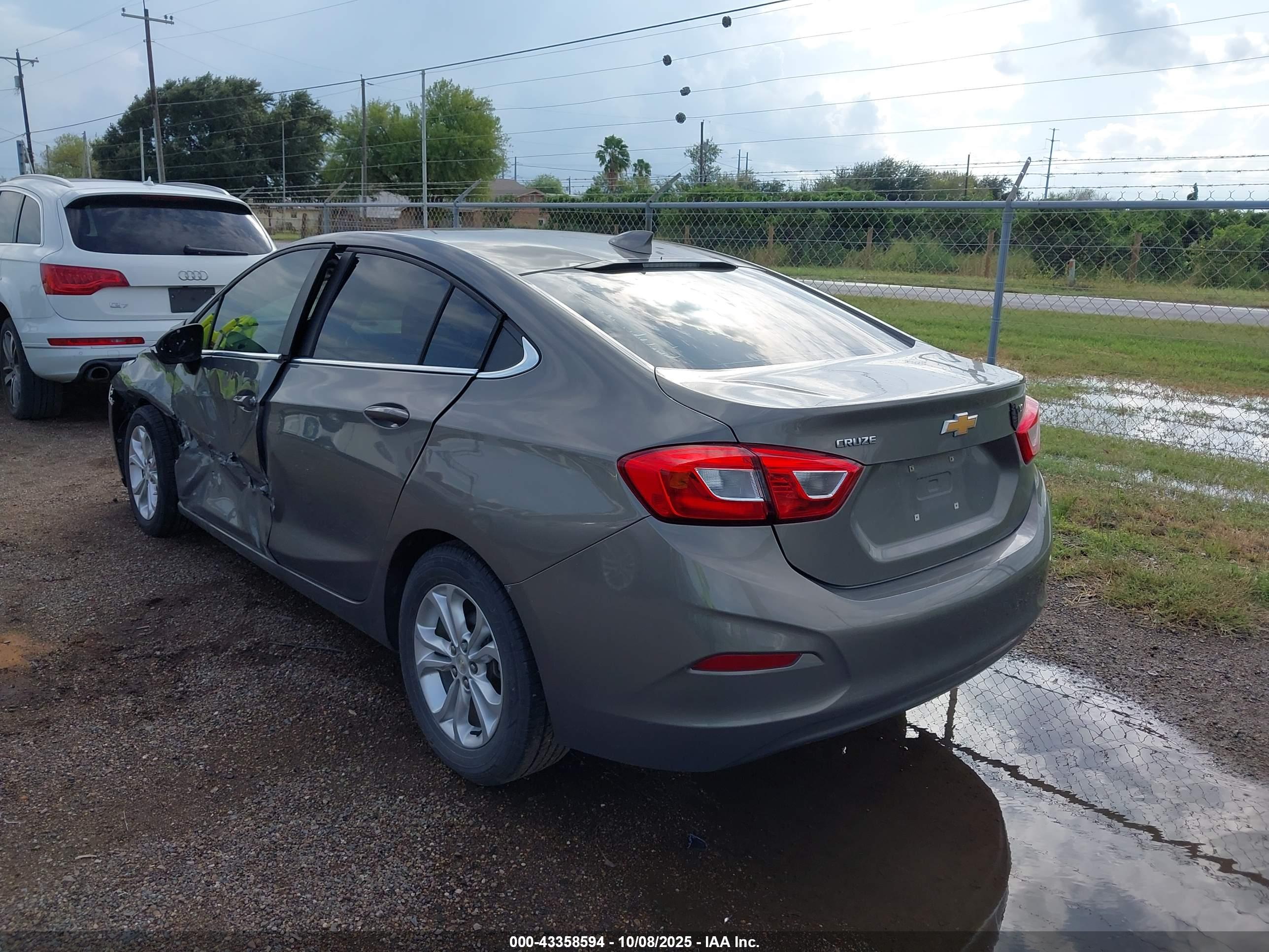 CHEVROLET CRUZE image 3