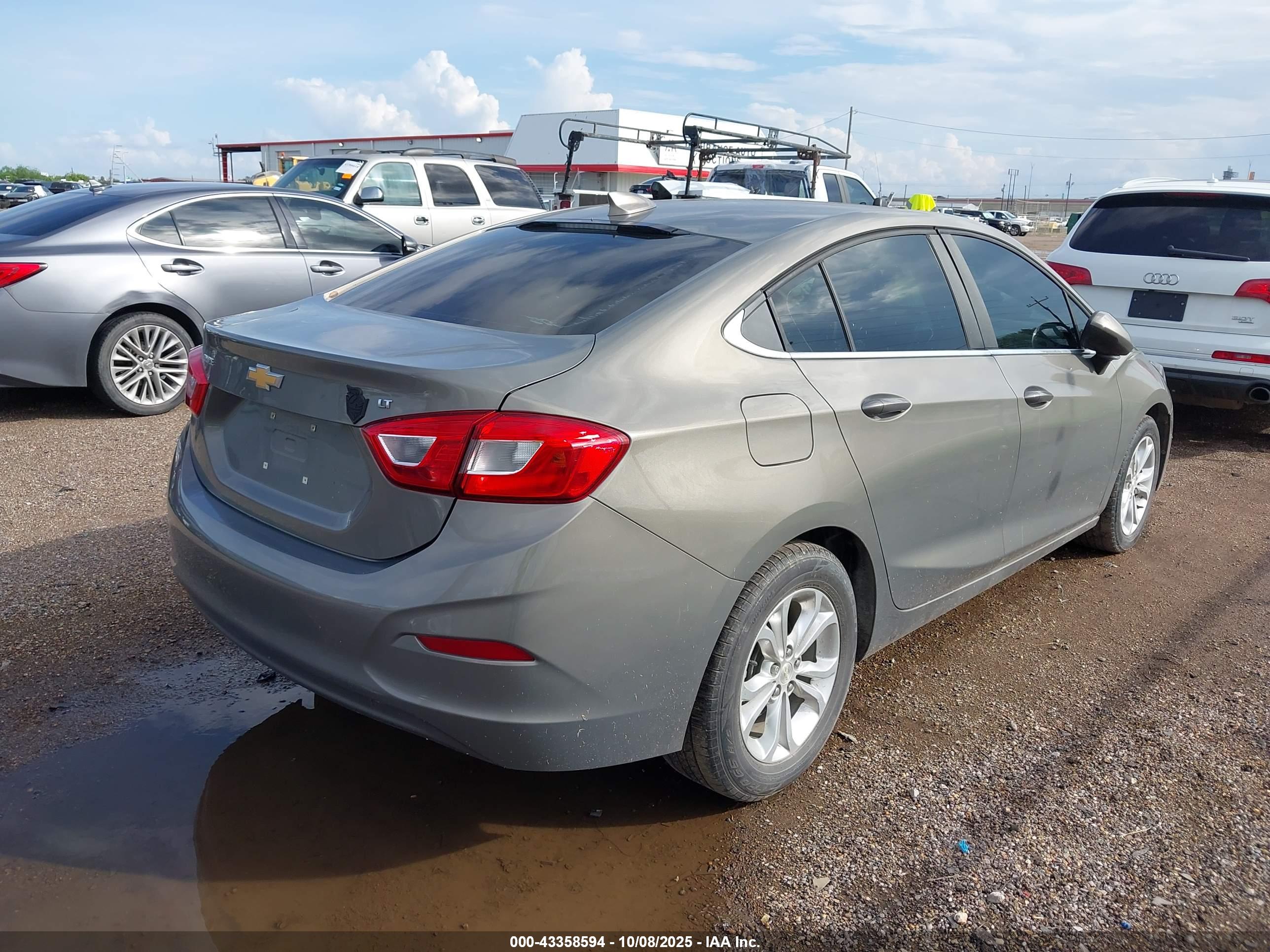 CHEVROLET CRUZE image 4