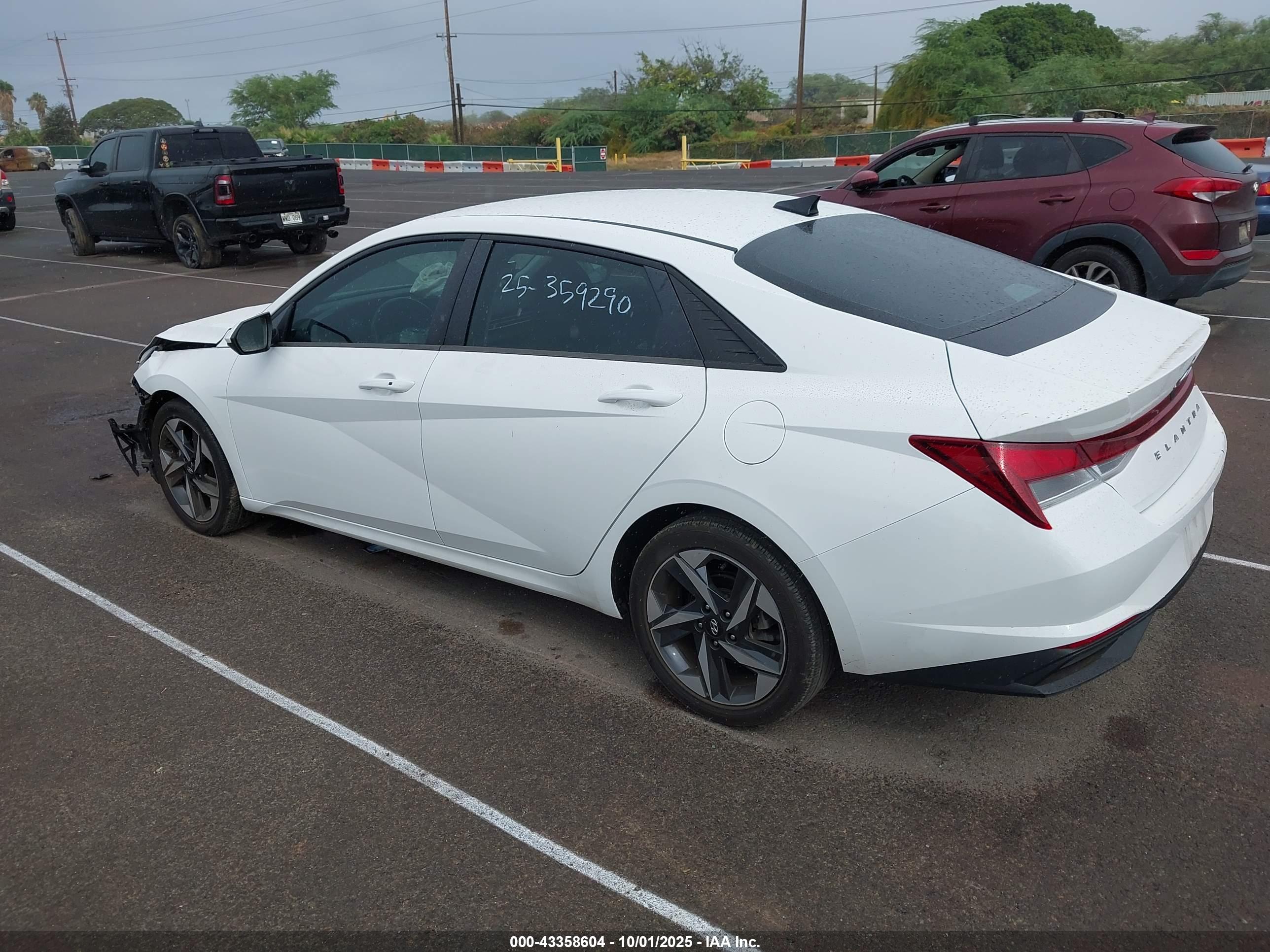 HYUNDAI ELANTRA image 3