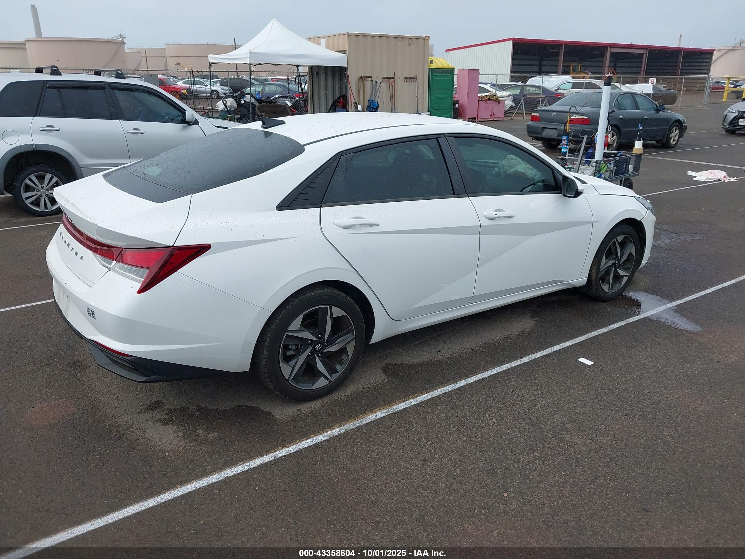 HYUNDAI ELANTRA image 4