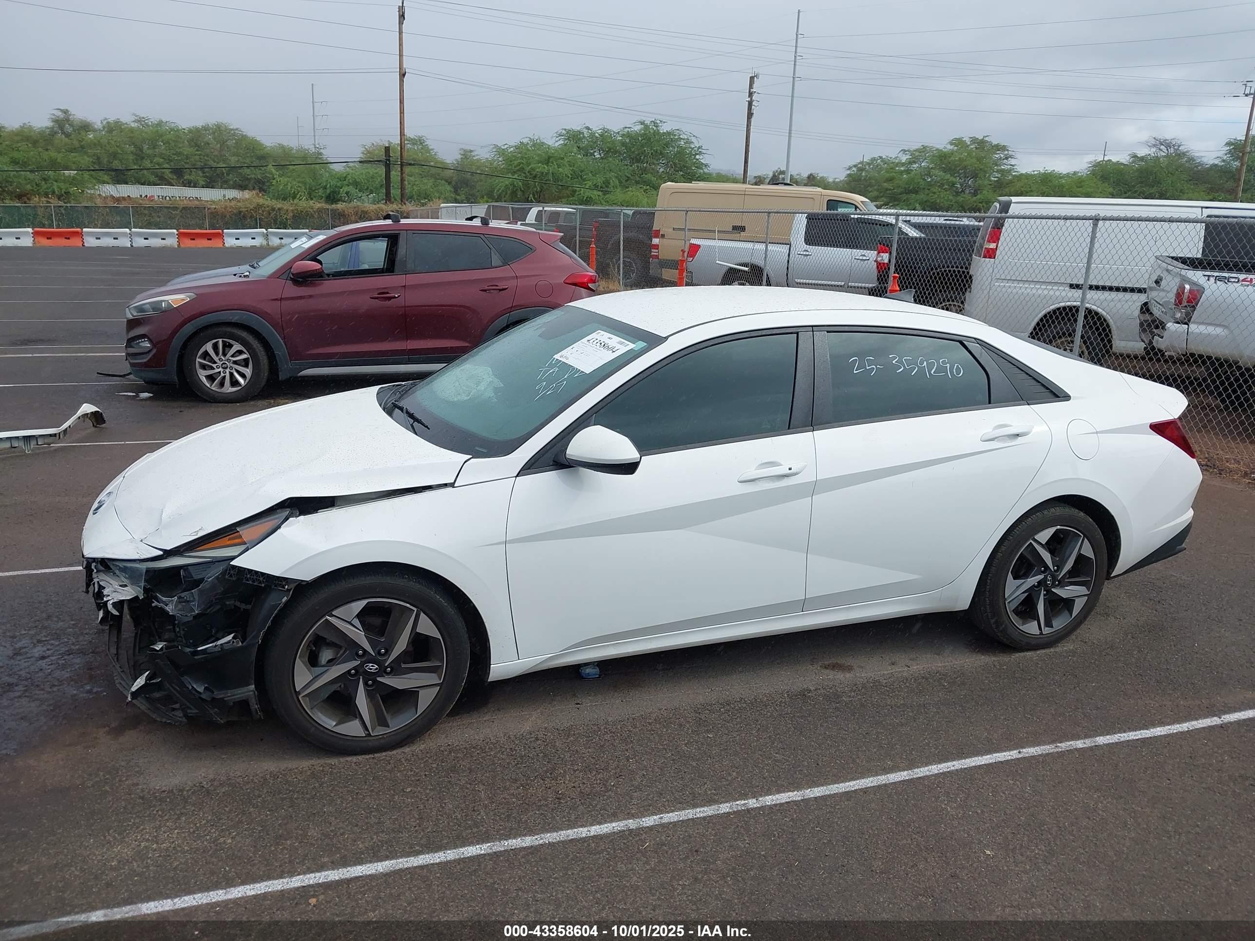 HYUNDAI ELANTRA image 6