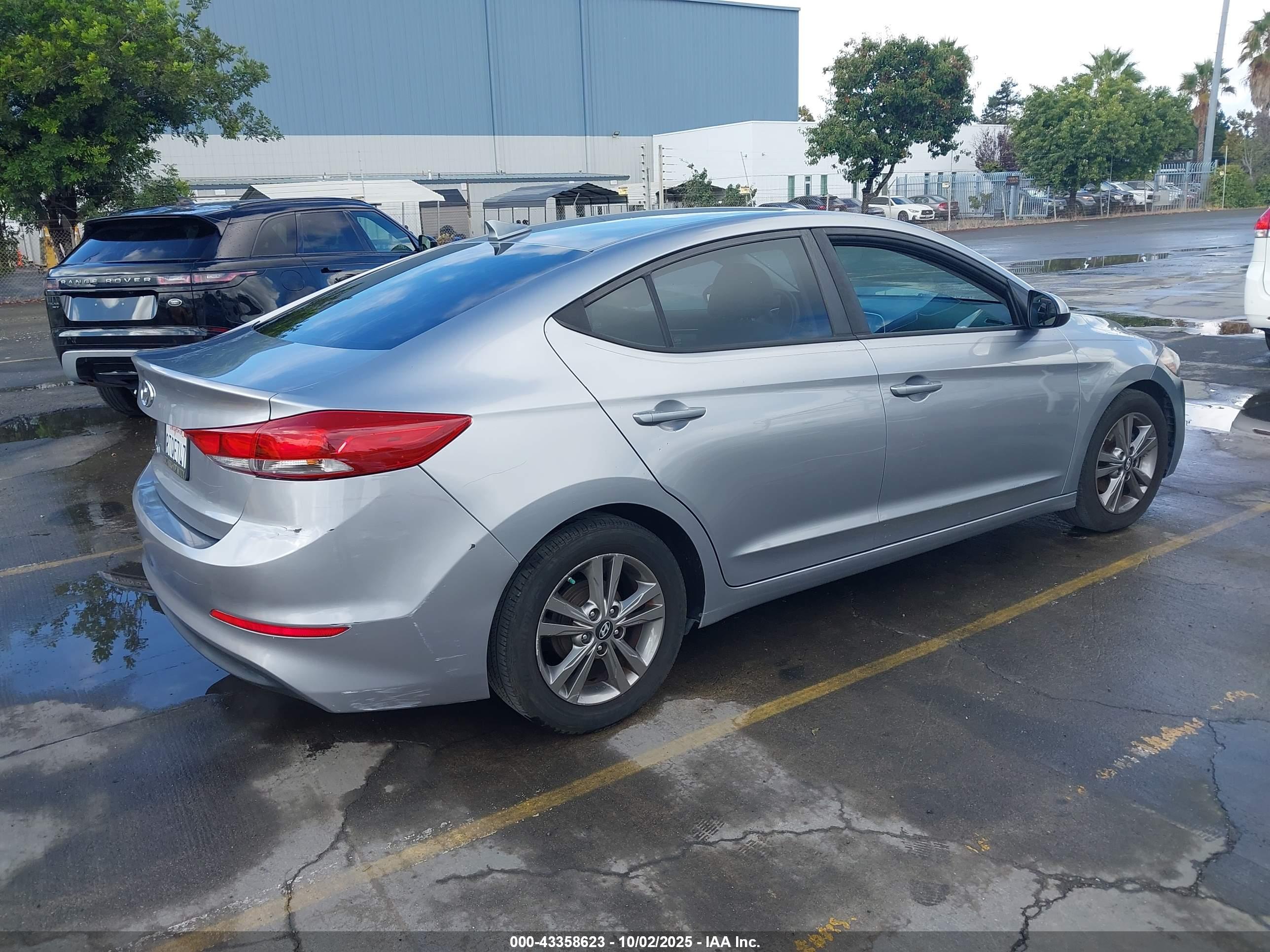 HYUNDAI ELANTRA image 4